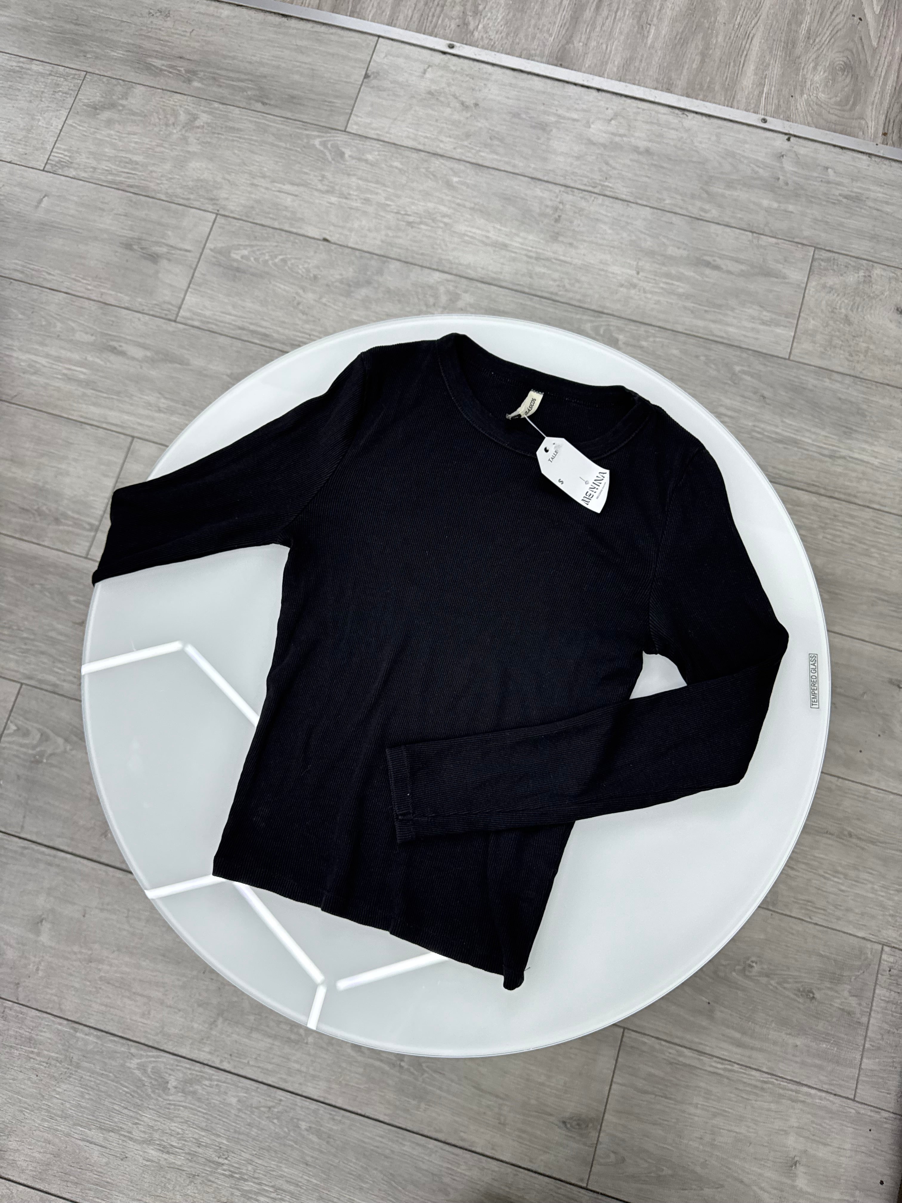 Remera básica negra manga larga