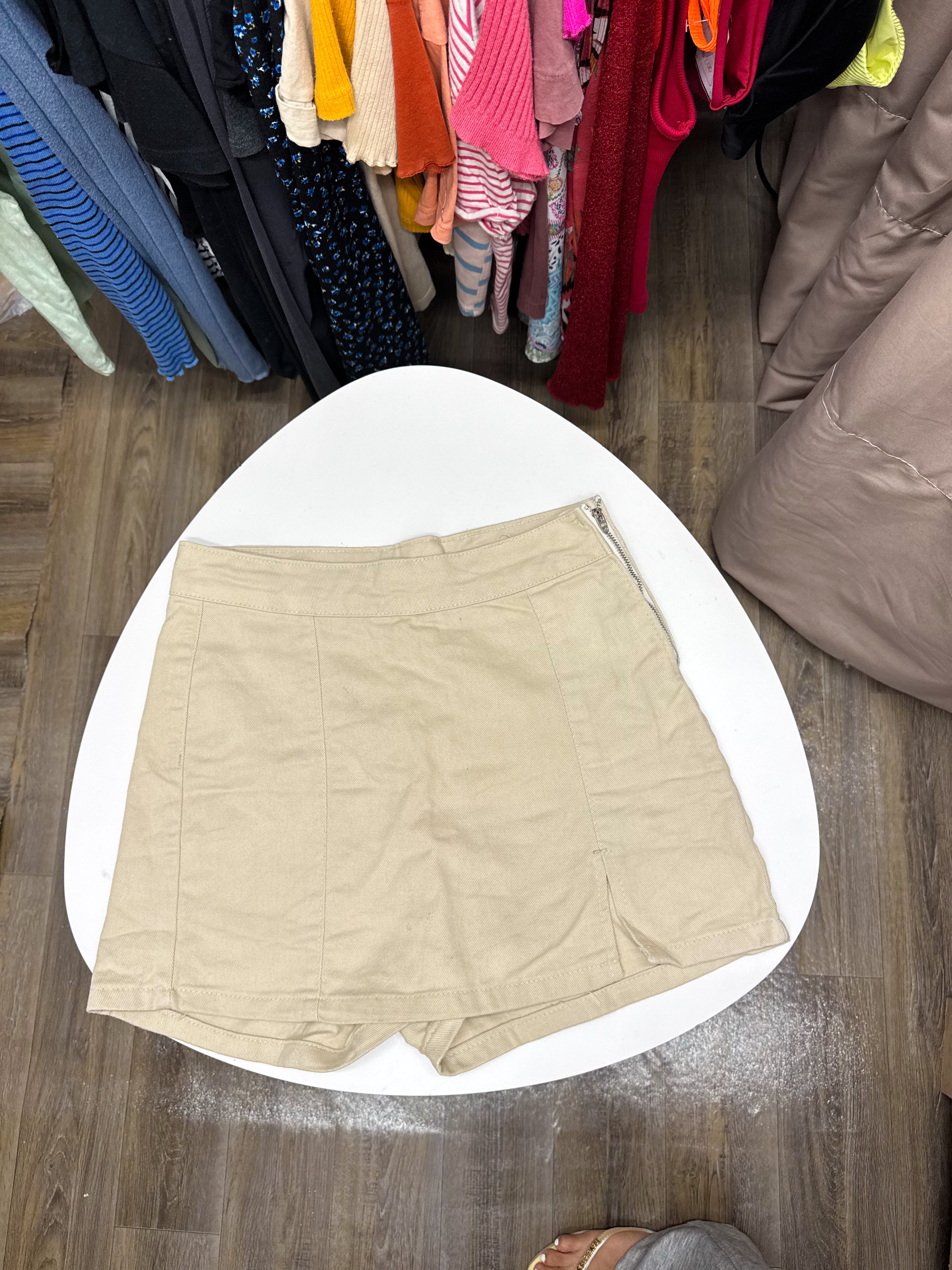 Short pollera beige