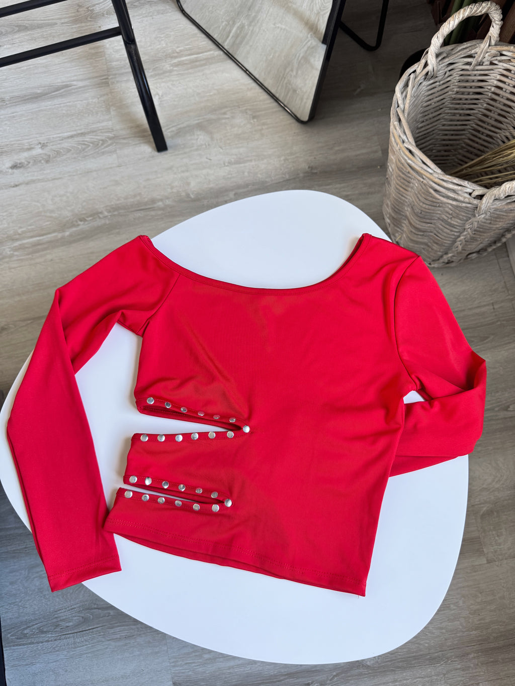 Top rojo manga larga con tachas