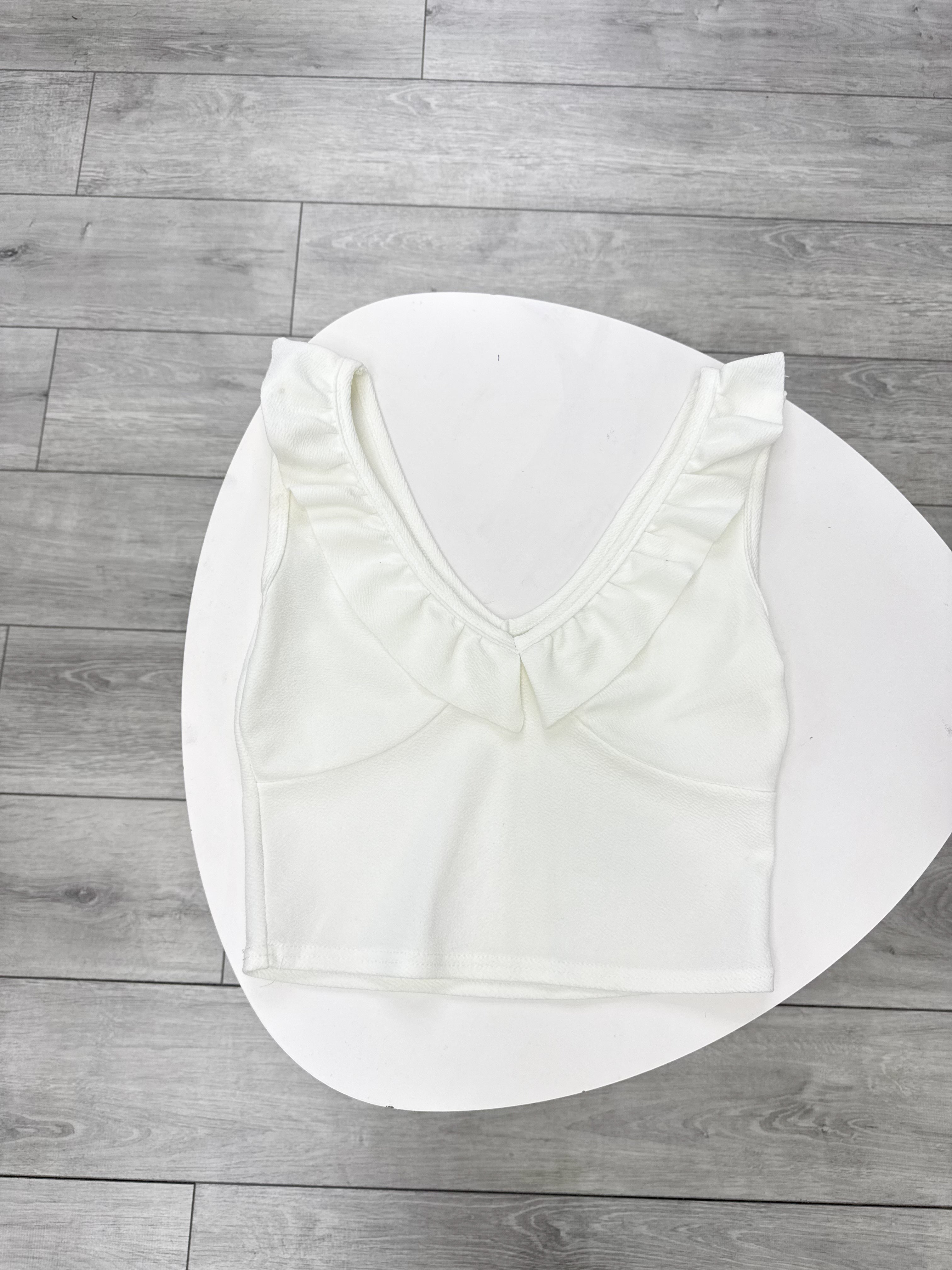 Top blanco con volados