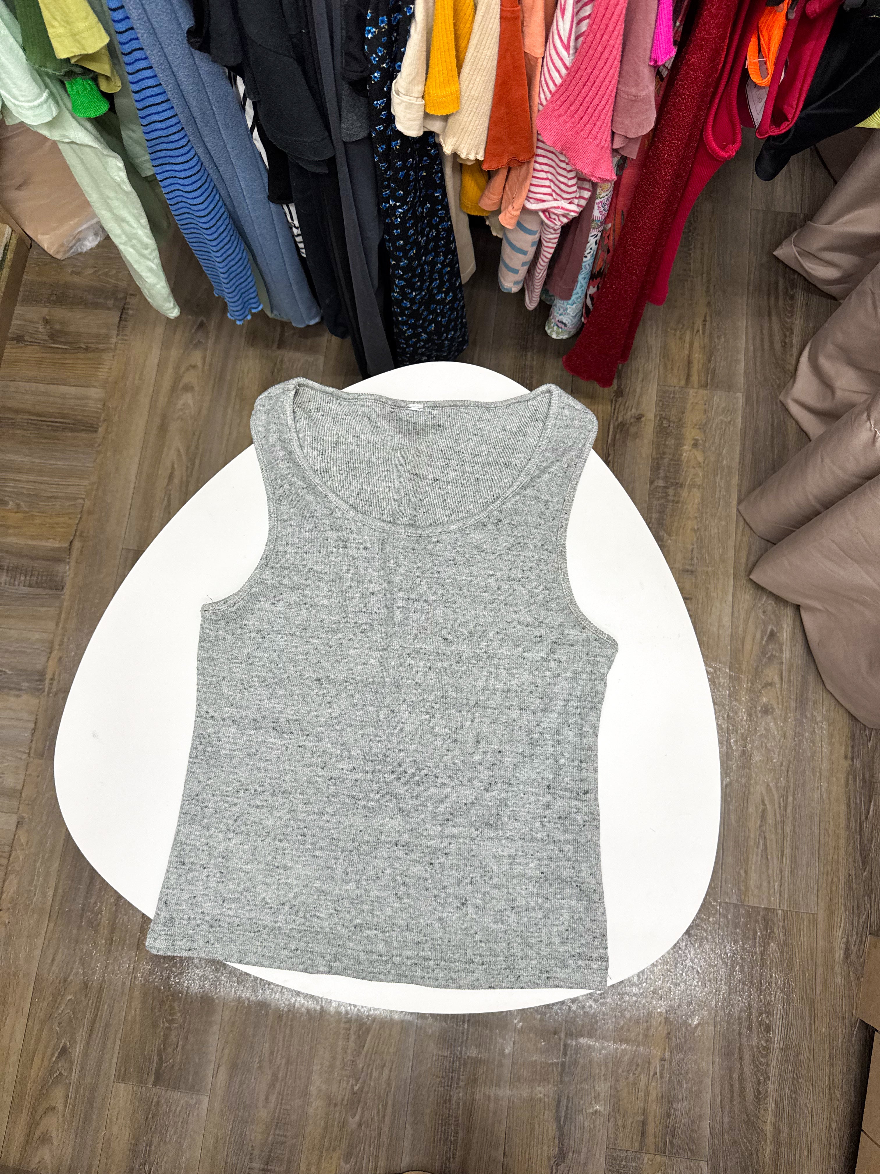 Musculosa básica gris