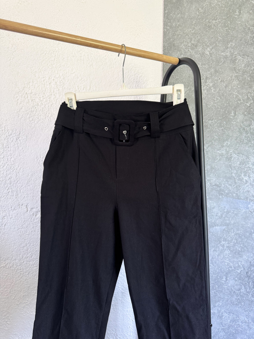 Pantalón de licra negro con cinto