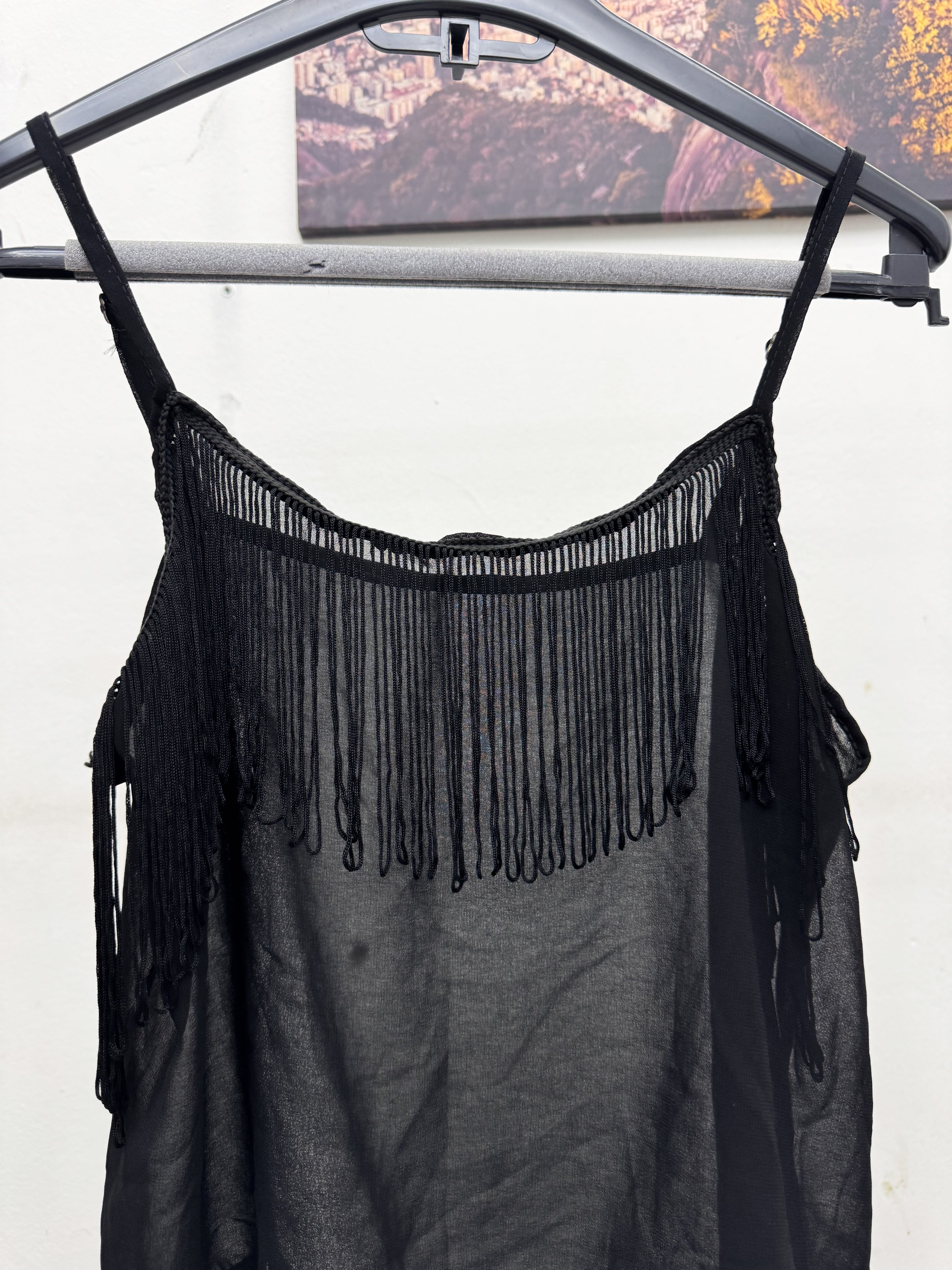 Musculosa negra traslúcida