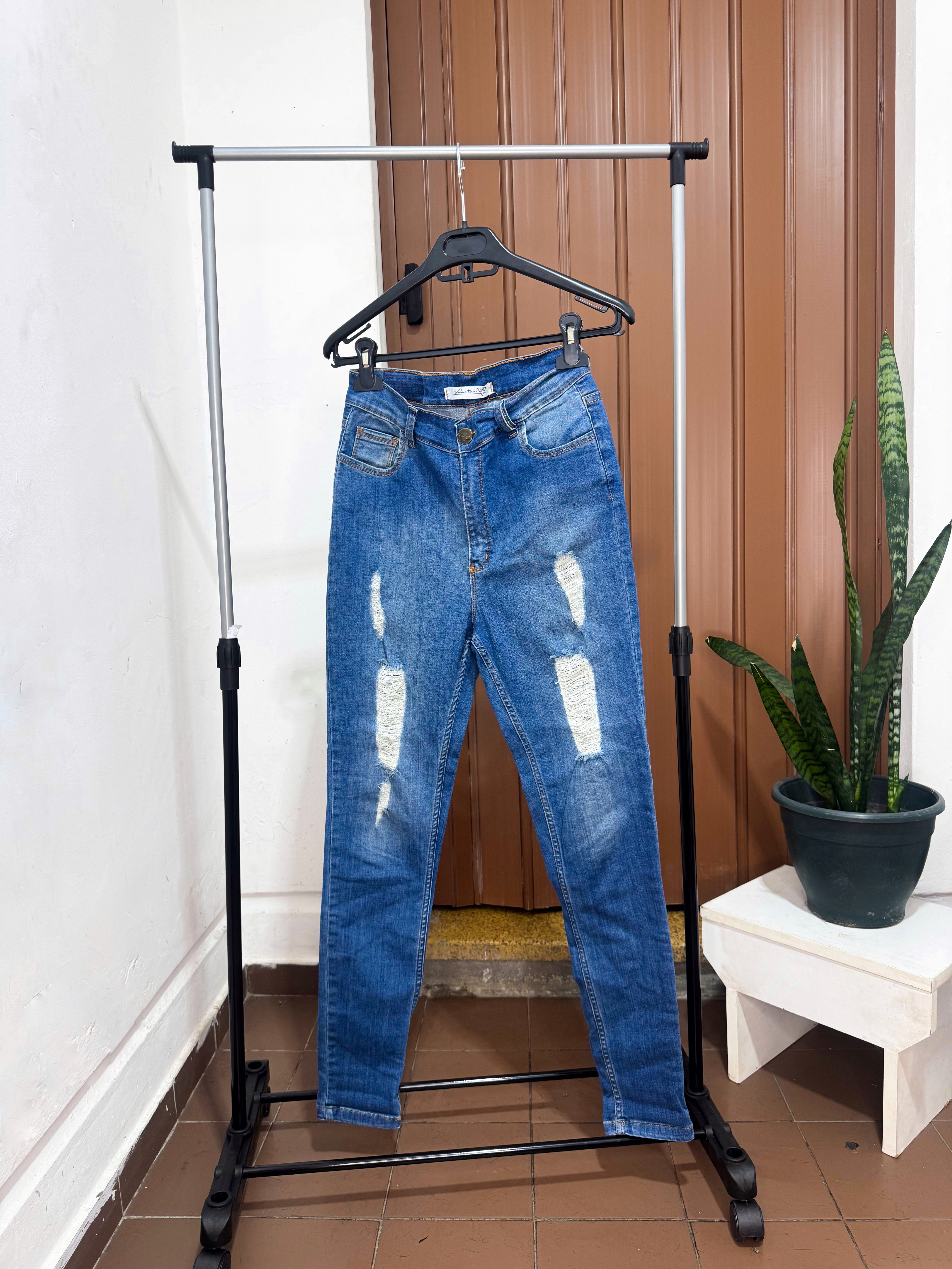 Jean Valentina con roturas