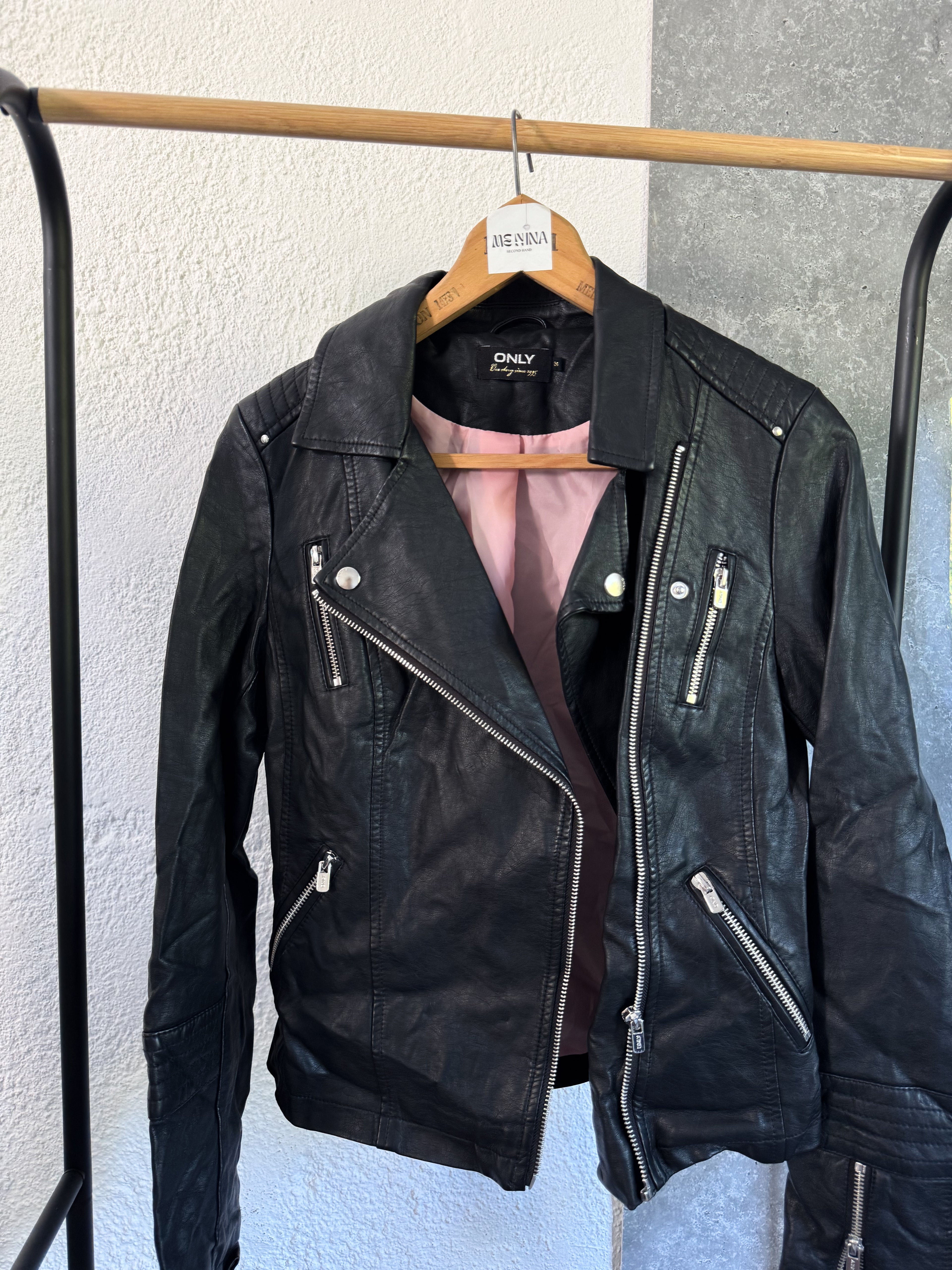 Campera de eco cuero ONLY