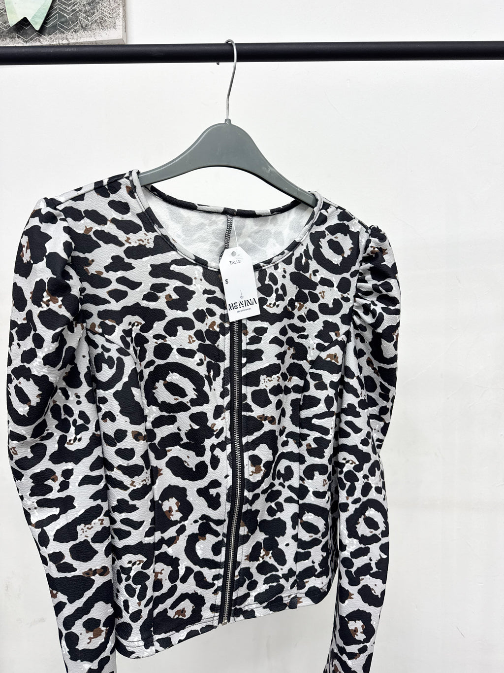 Campera animal print talle M