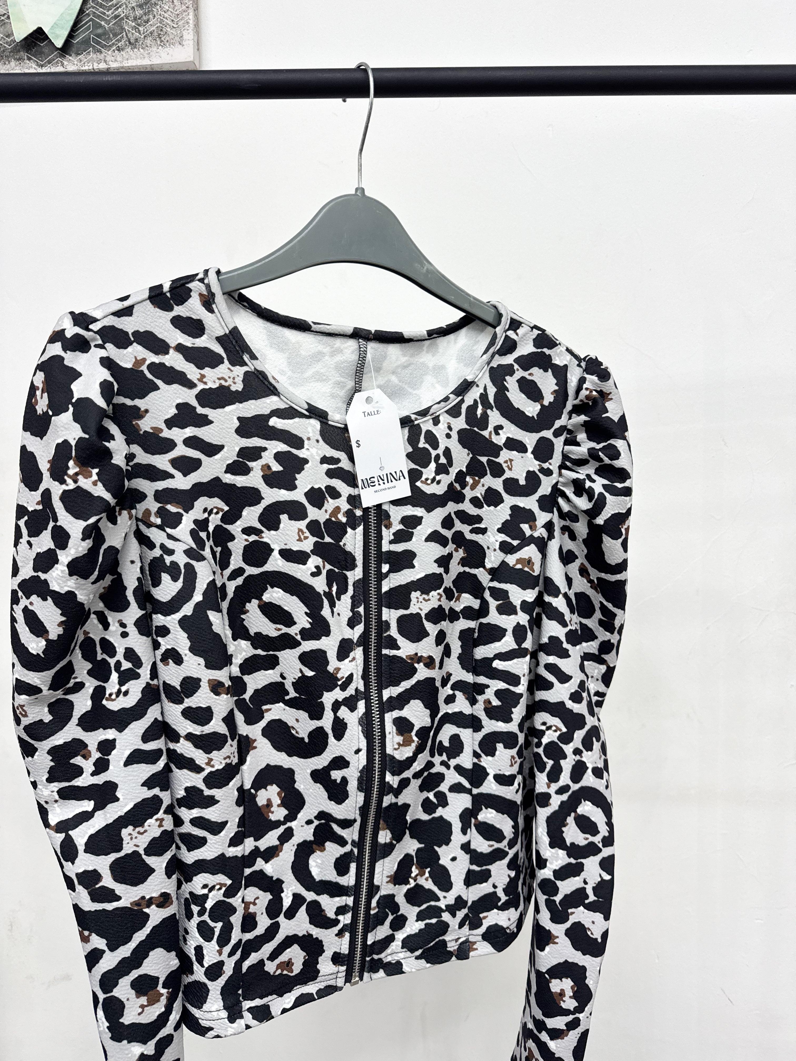 Campera animal print talle M