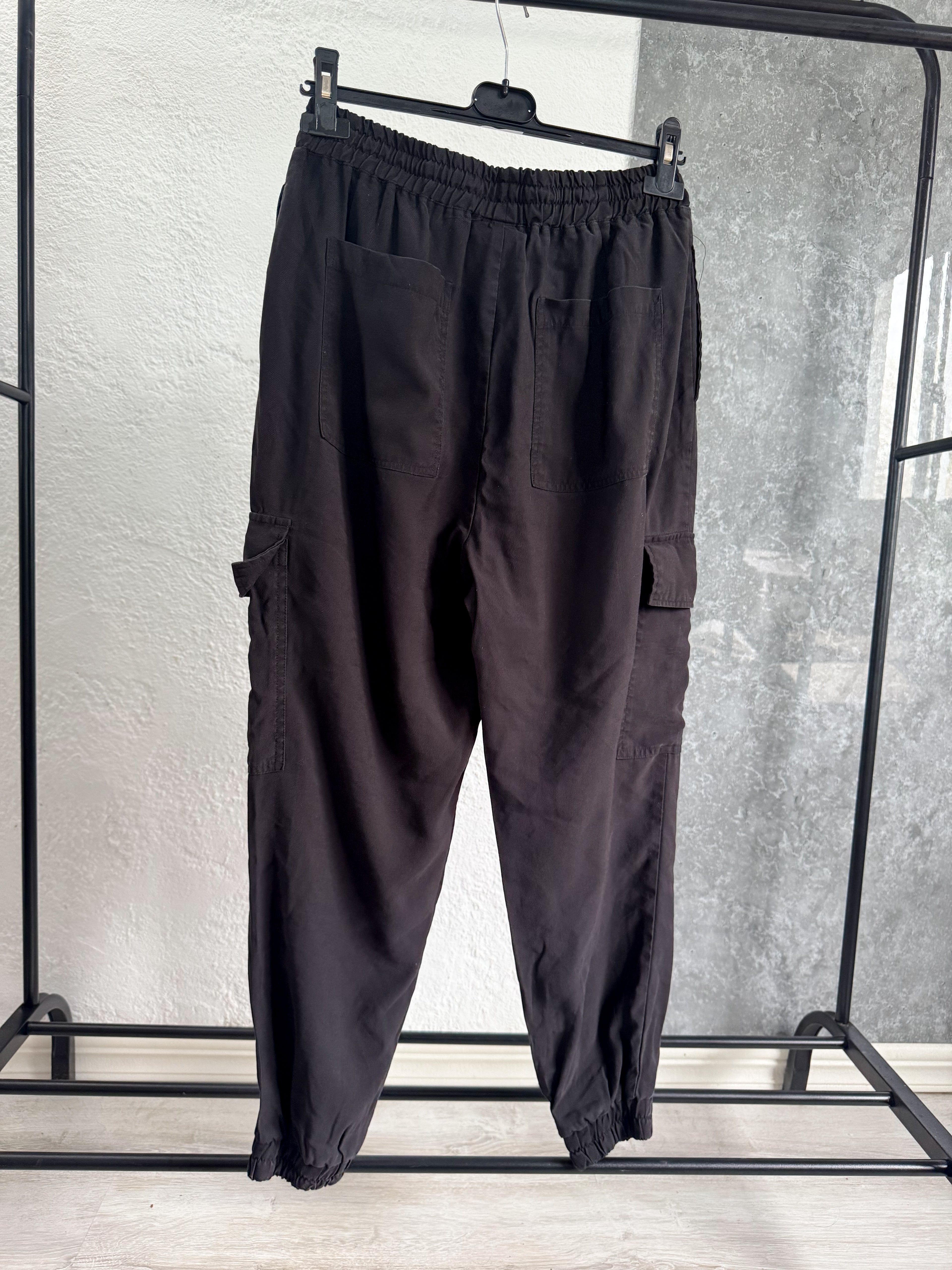 Pantalón cargo negro