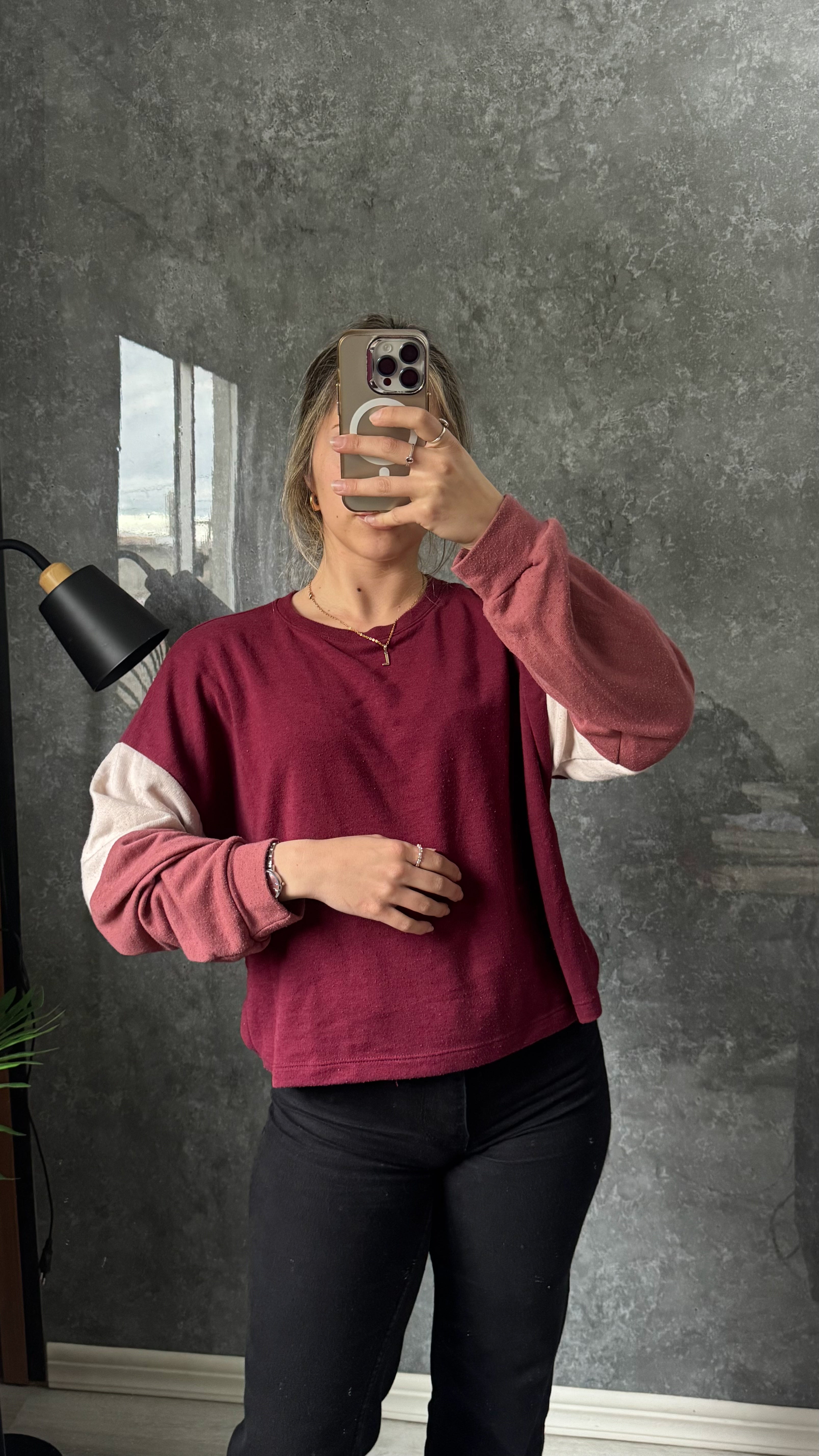 Buzo Forever 21 bordó y blanco