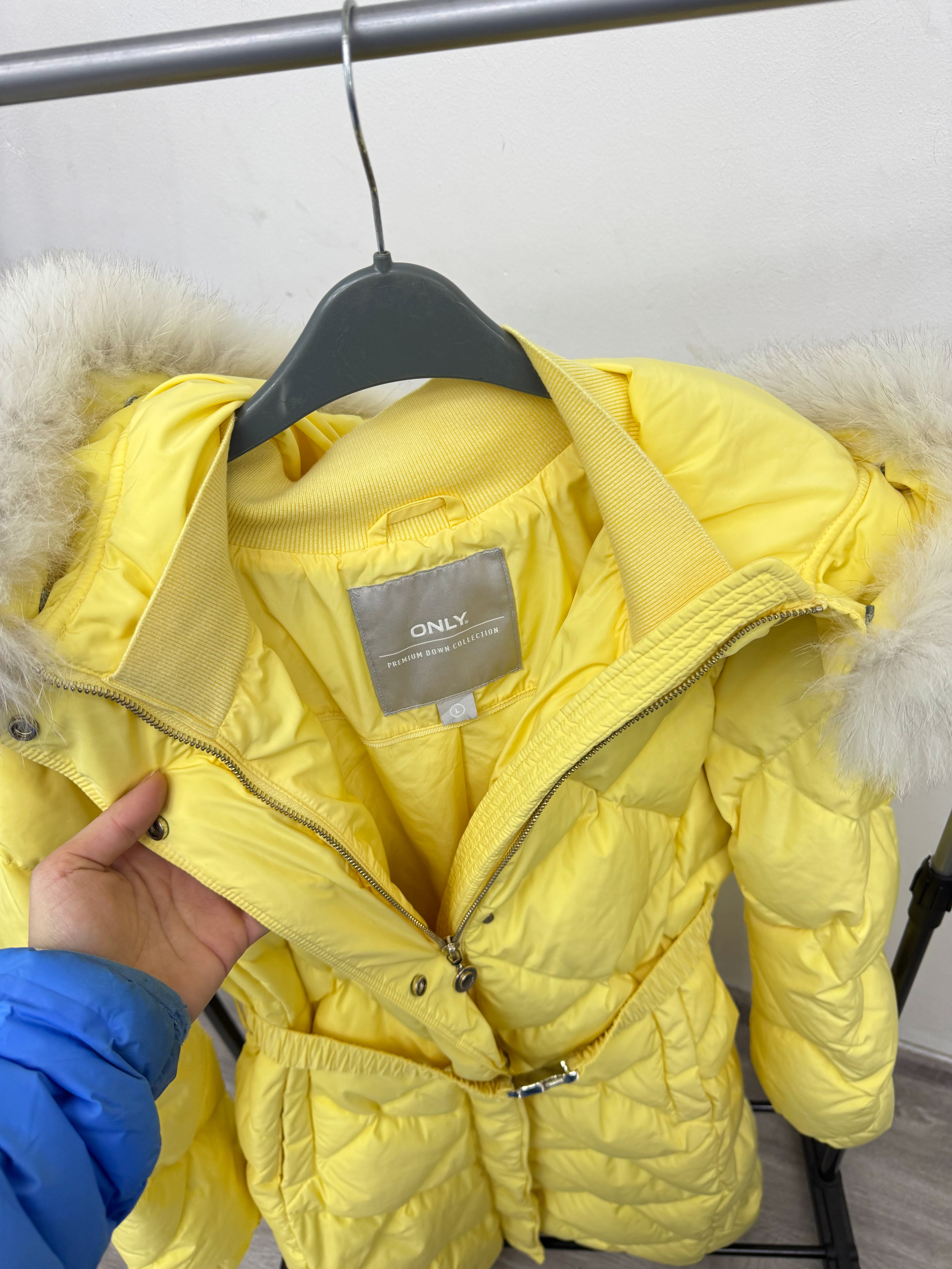 Campera amarilla ONLY muy abrigada