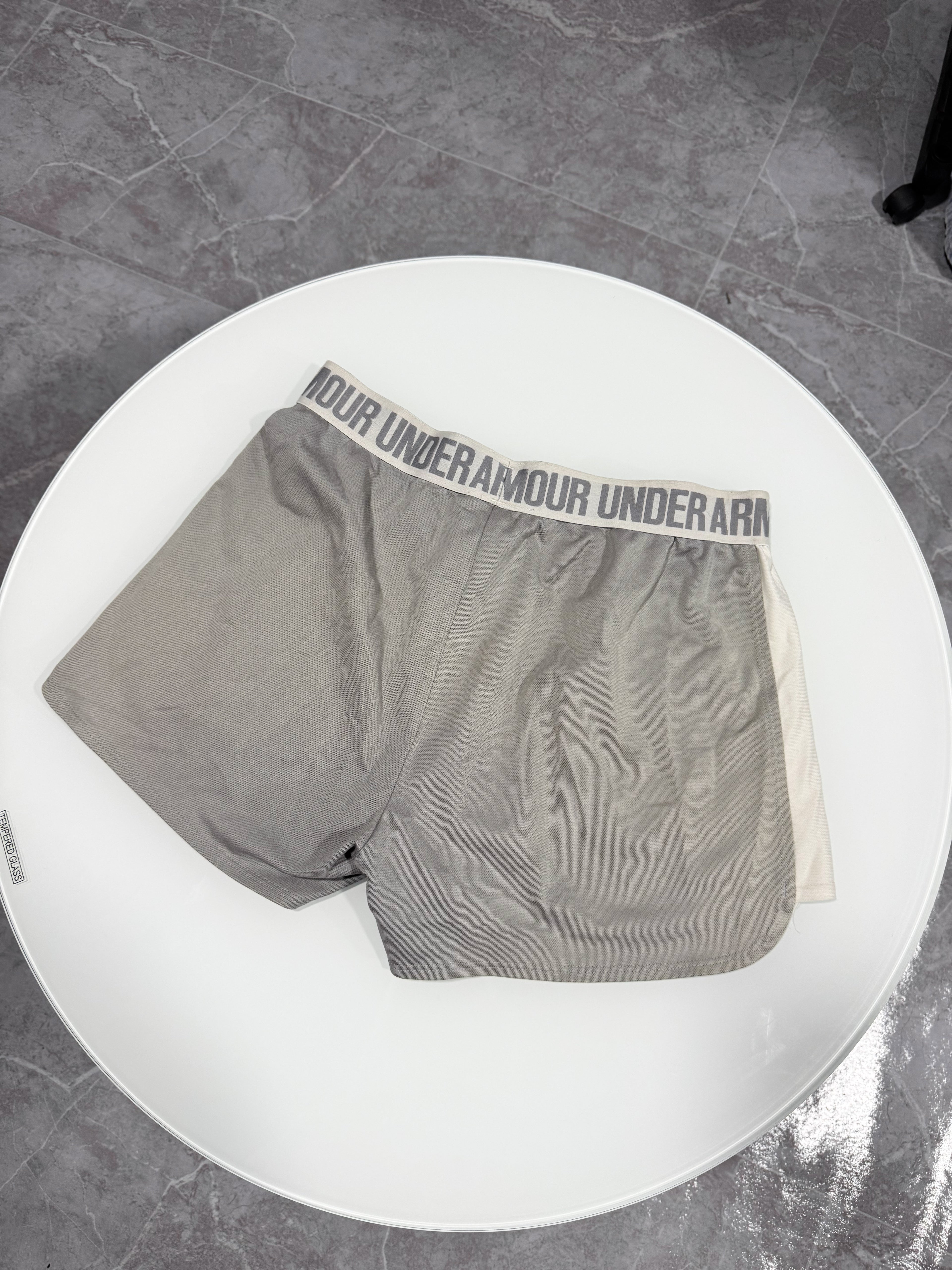 Short Under Armour deportivo gris