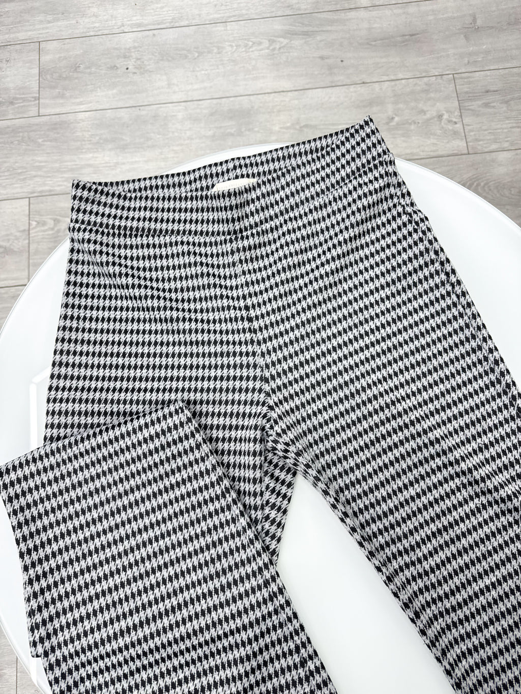 Pantalón ancho negro y blanco Mistral