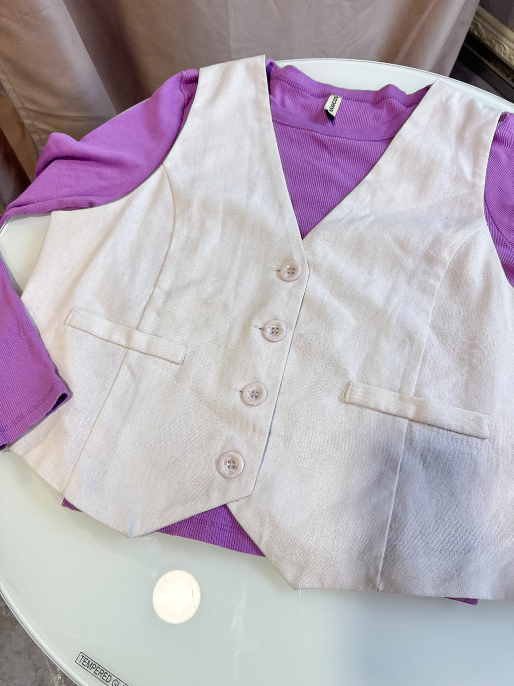 Chaleco formal beige tipo lino