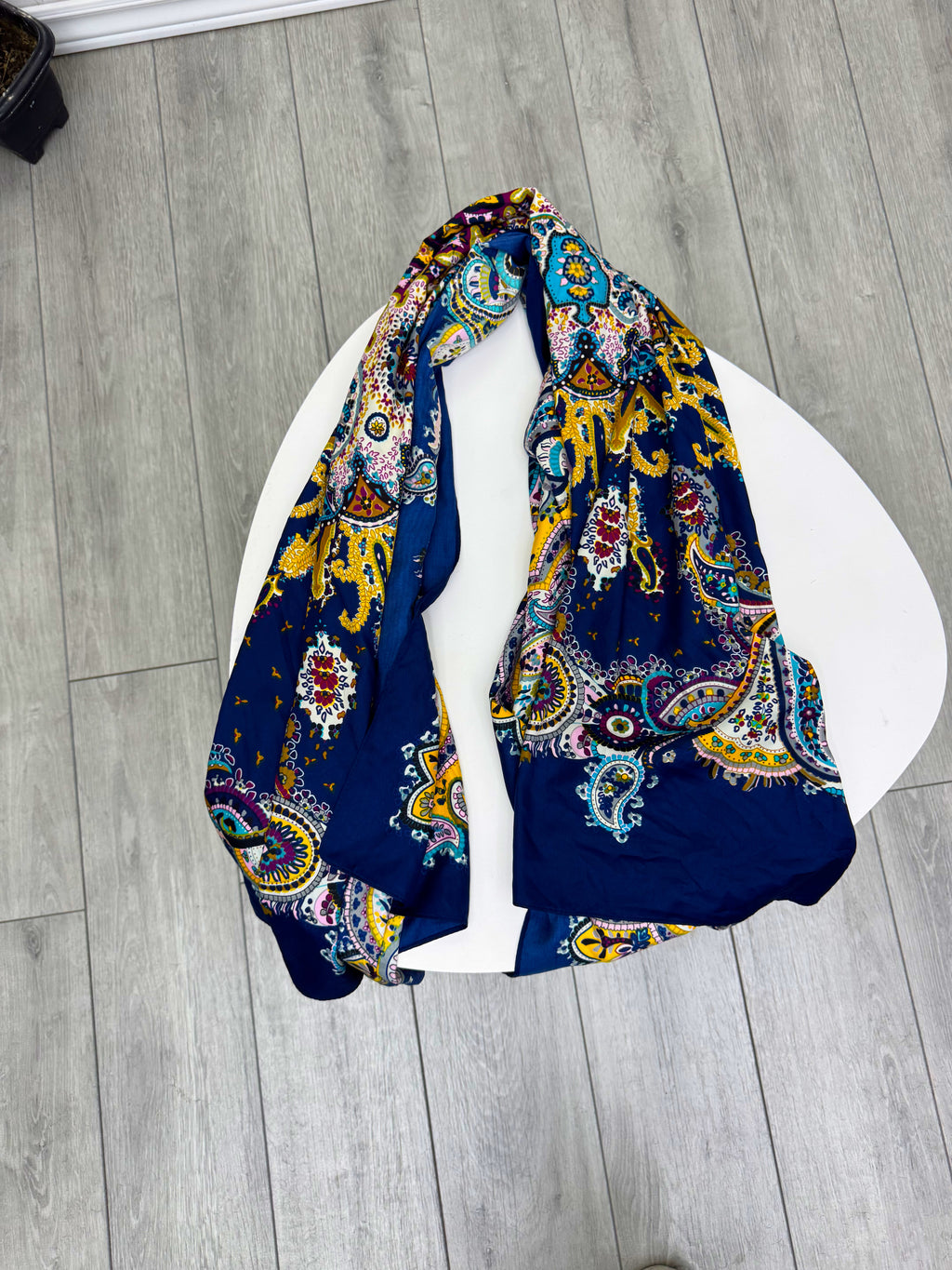 Chalina azul con colores