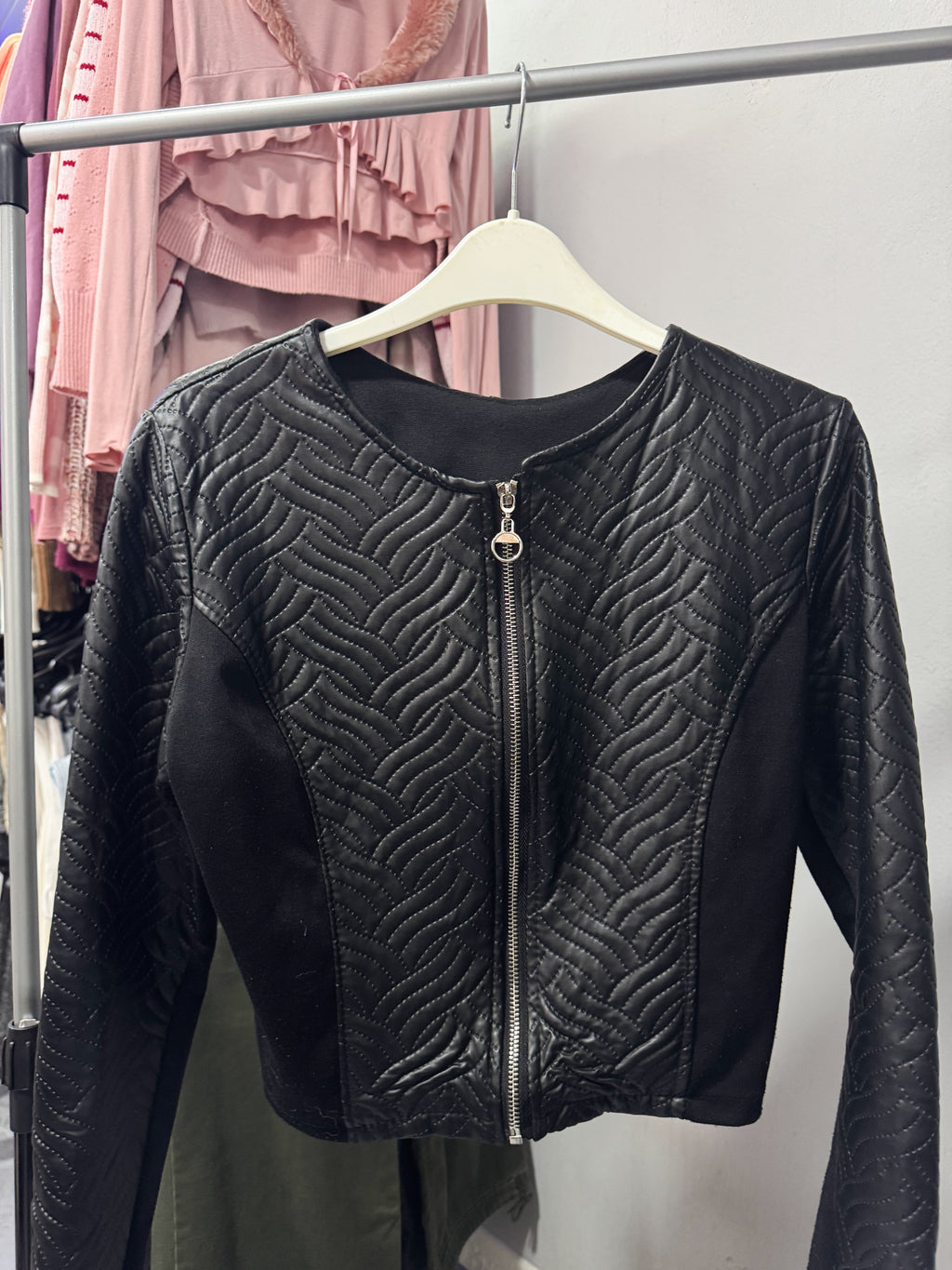 Chaqueta negra de eco cuero