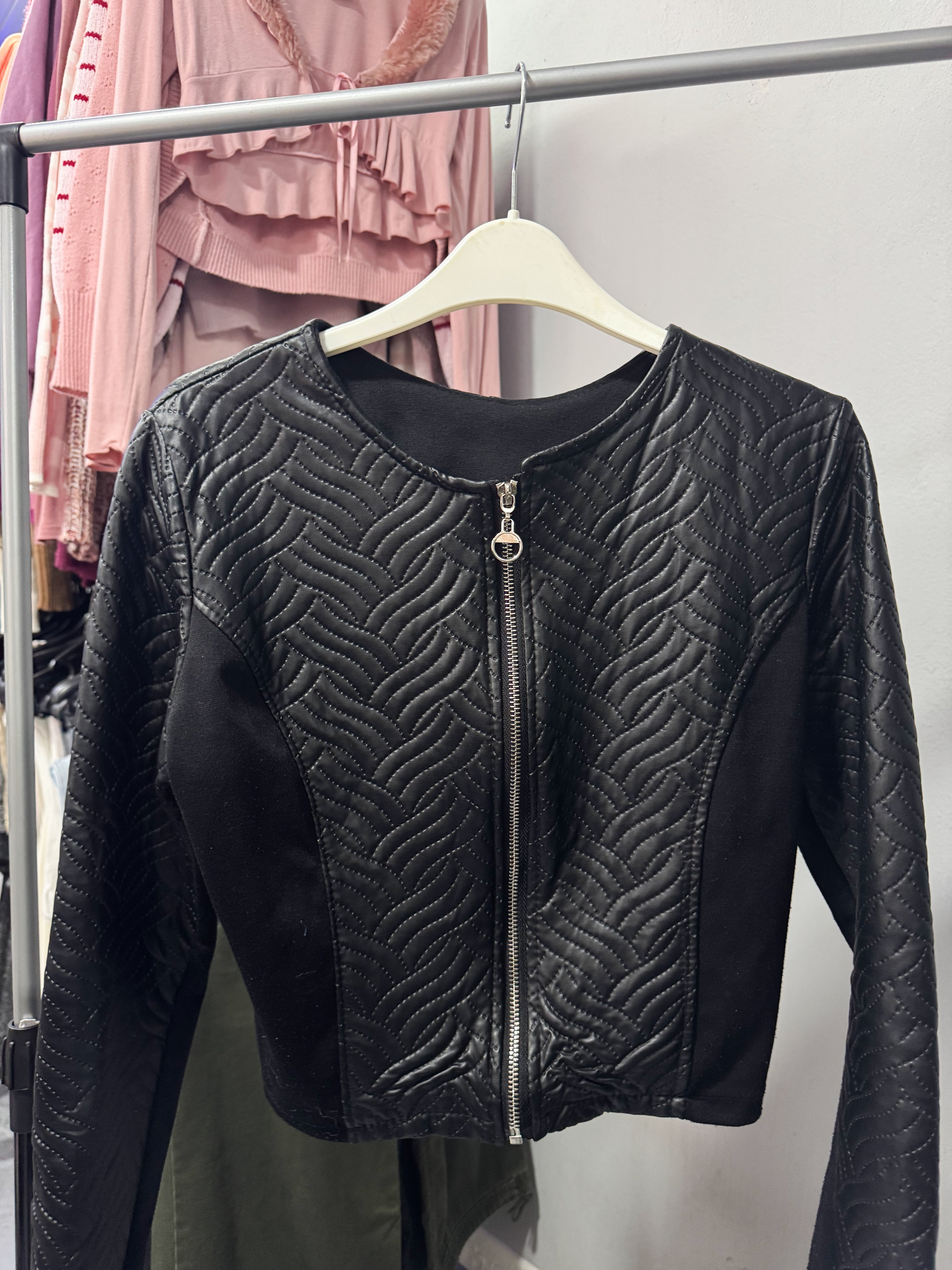 Chaqueta negra de eco cuero