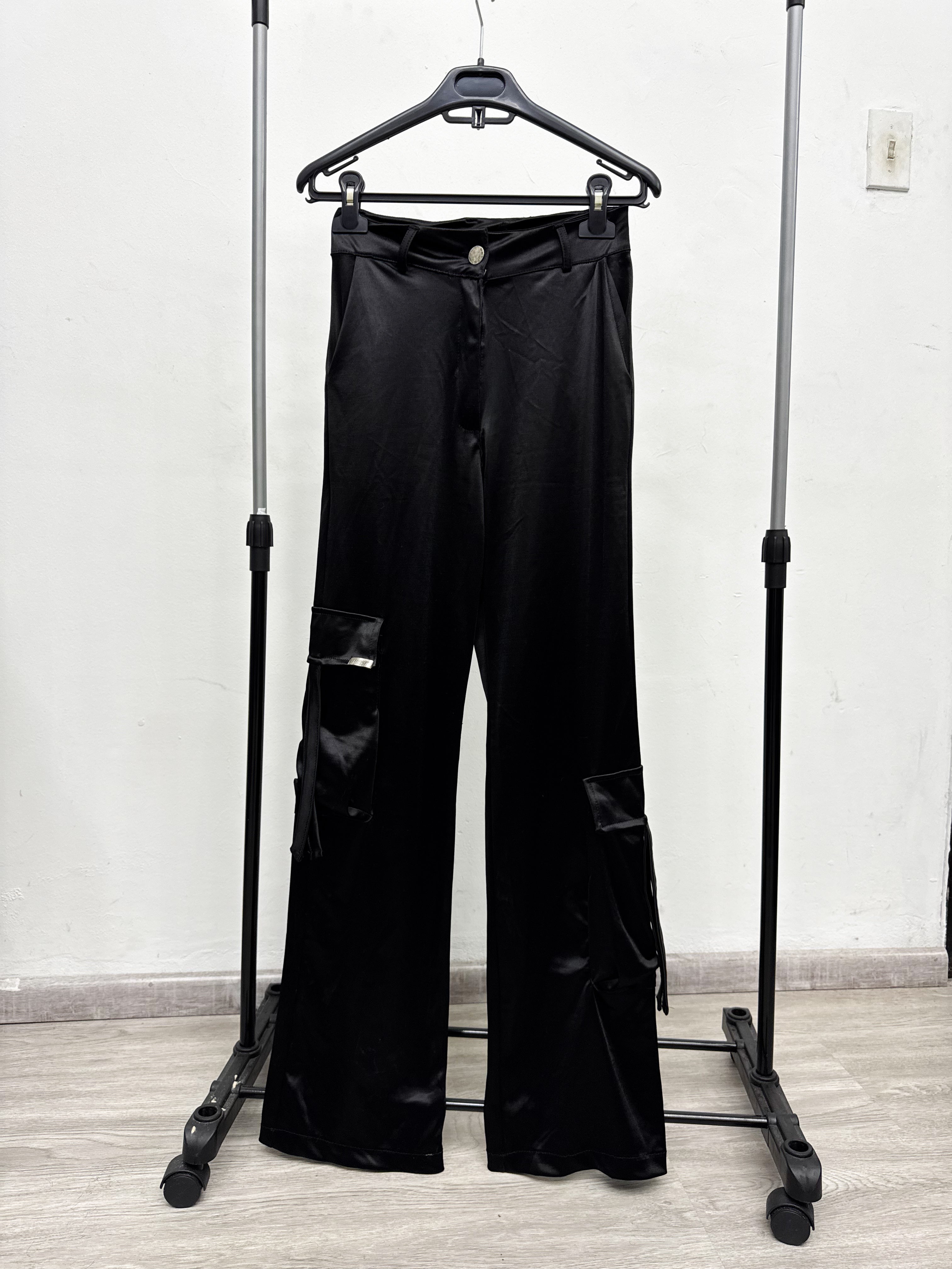 Cargo negro satinado