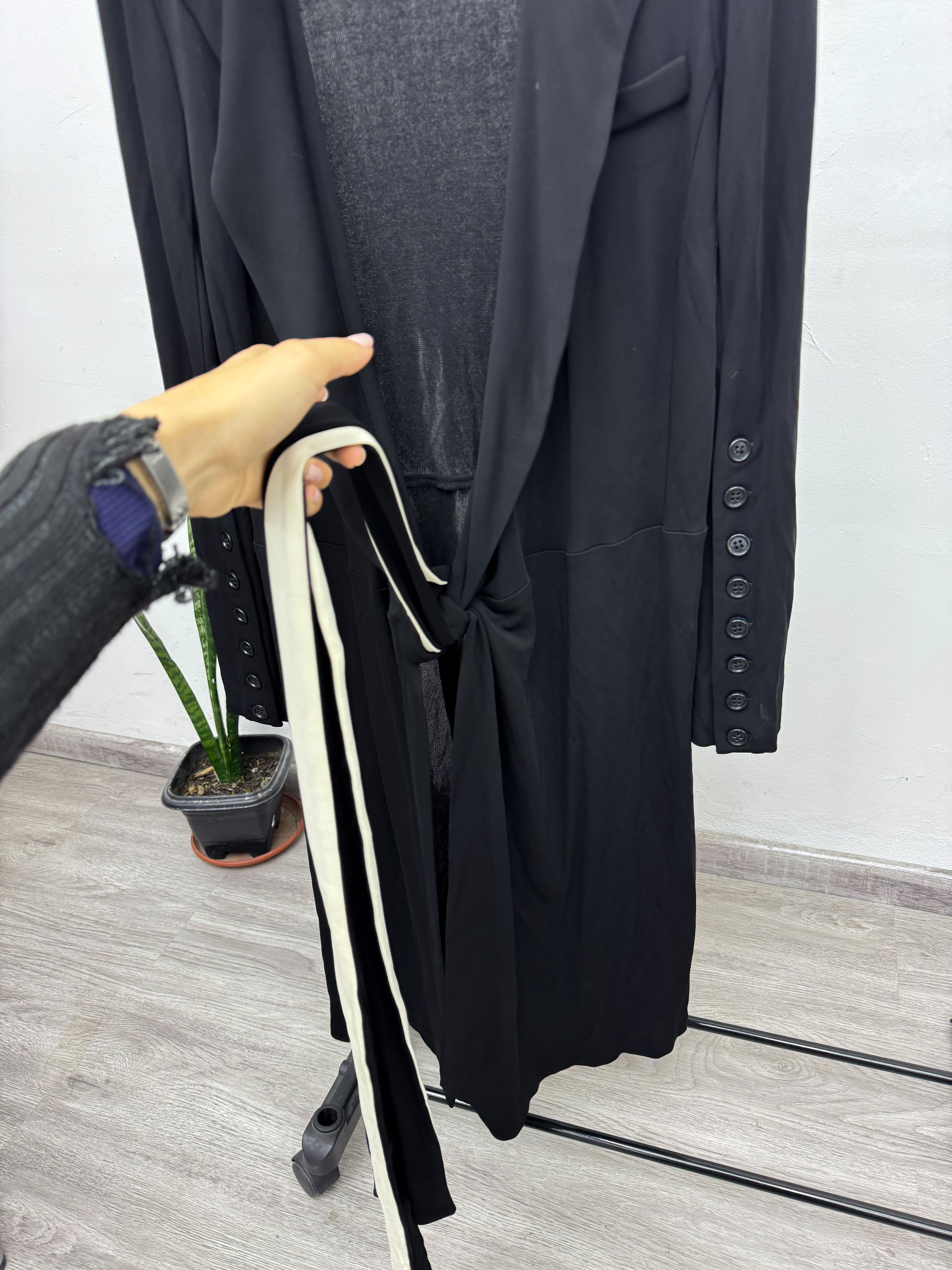 Blazer negro largo con lazo