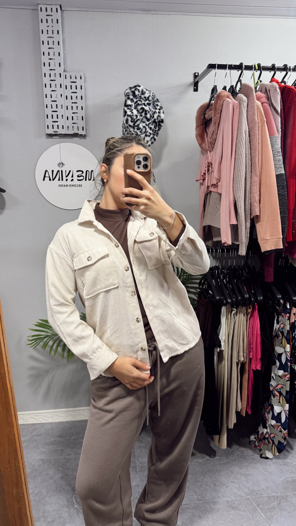 Sobrecamisa beige de pana *con detalles