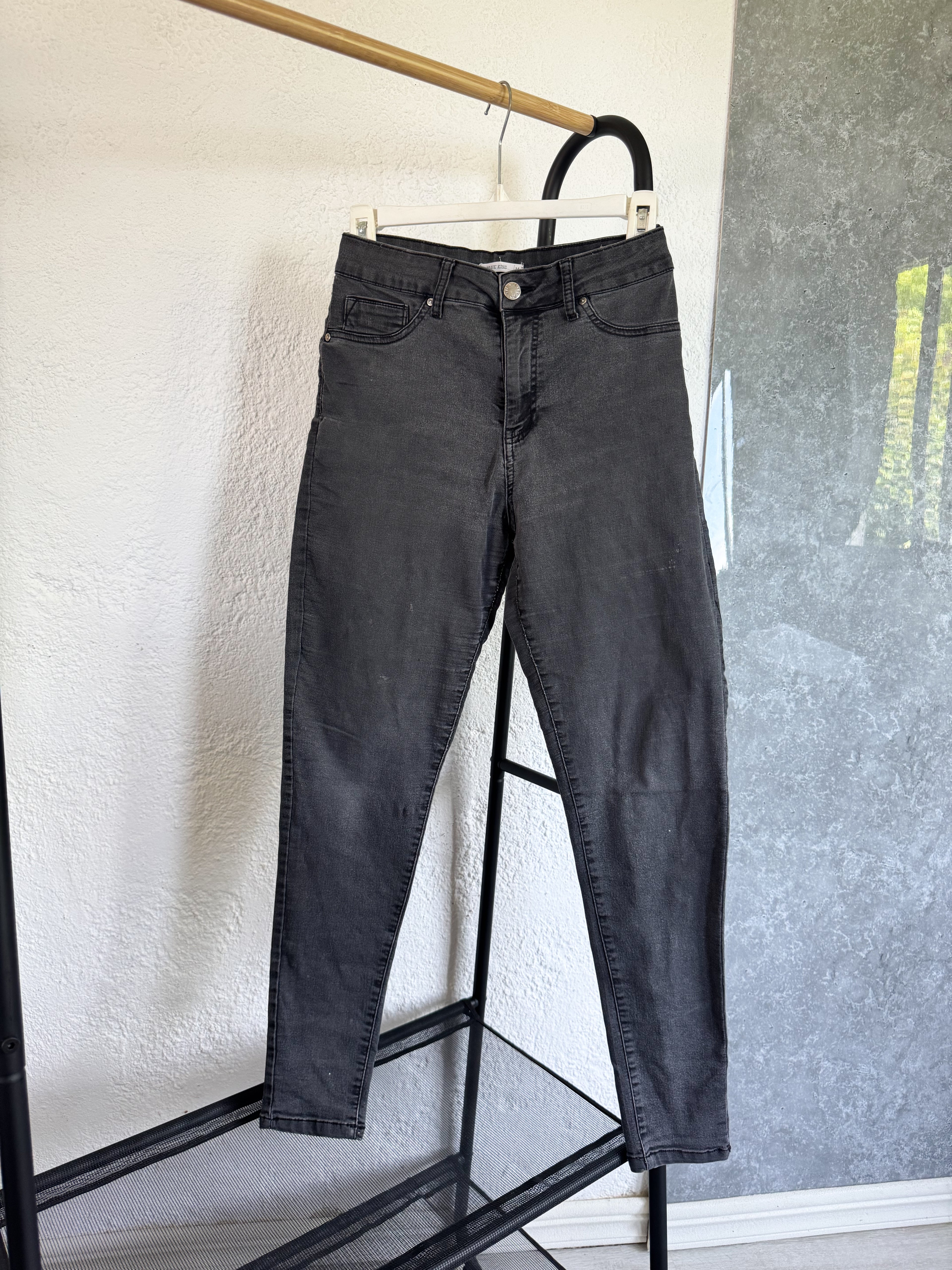 Jean Bluekiss gris oscuro