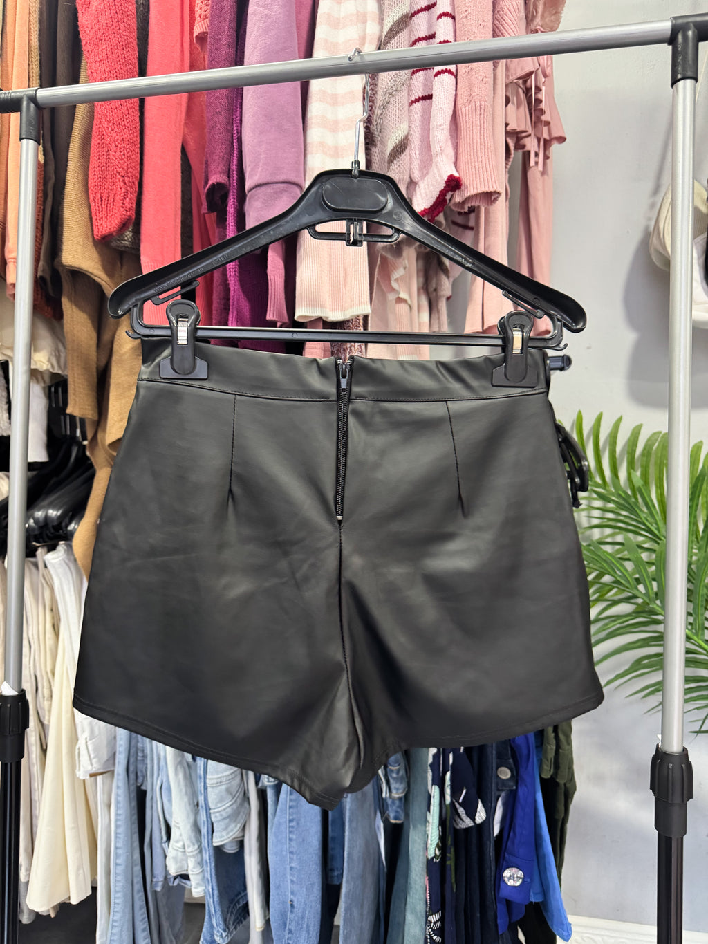 Short pollera eco cuero