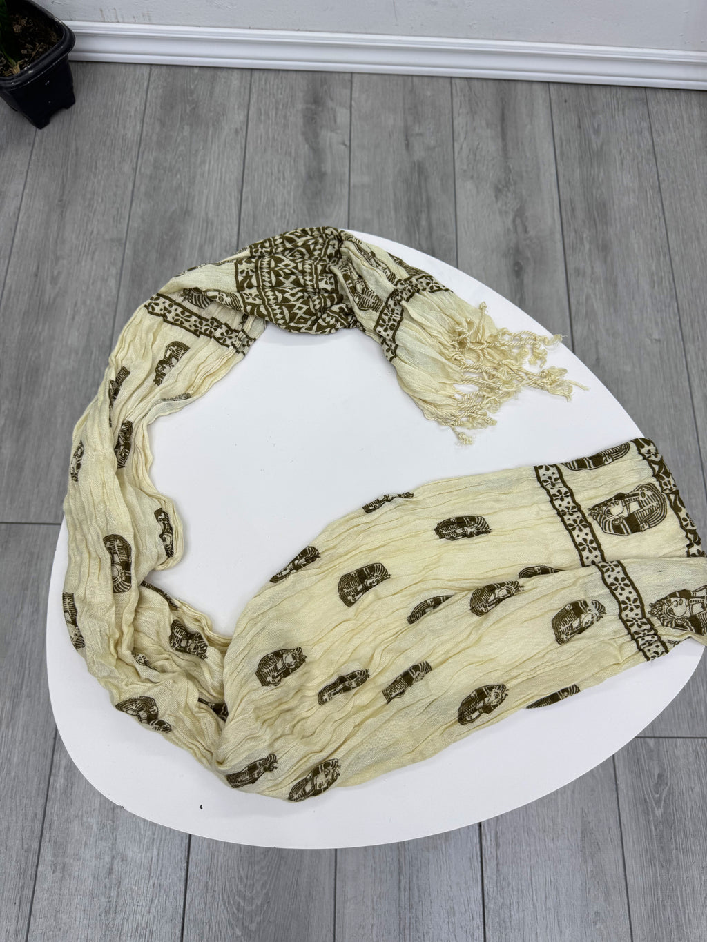 Chalina beige con diseño