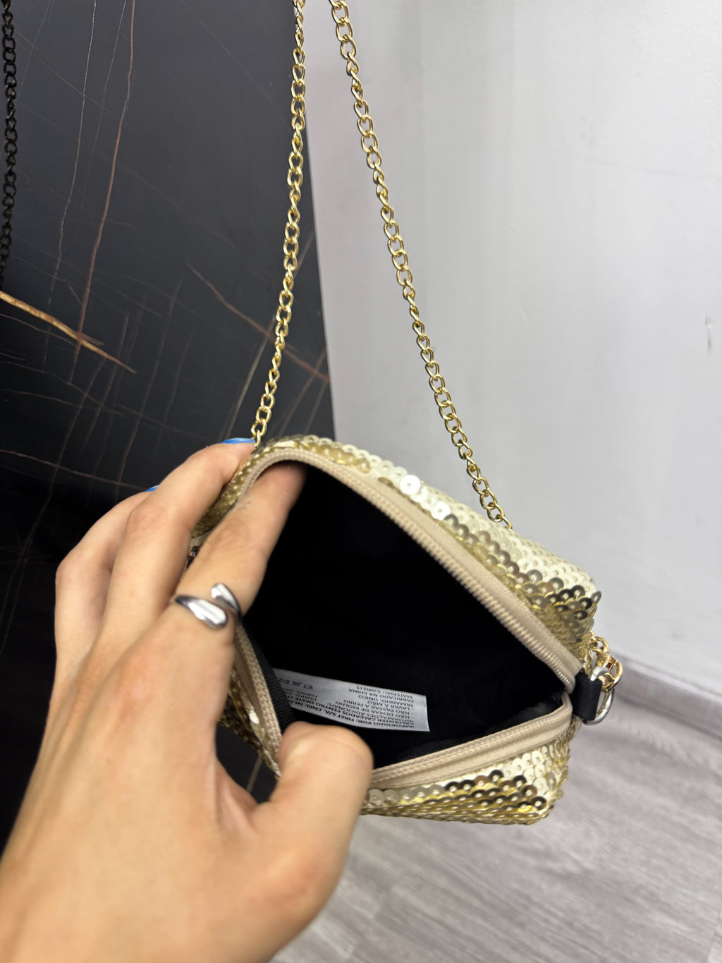 Carterita dorada de lentejuelas