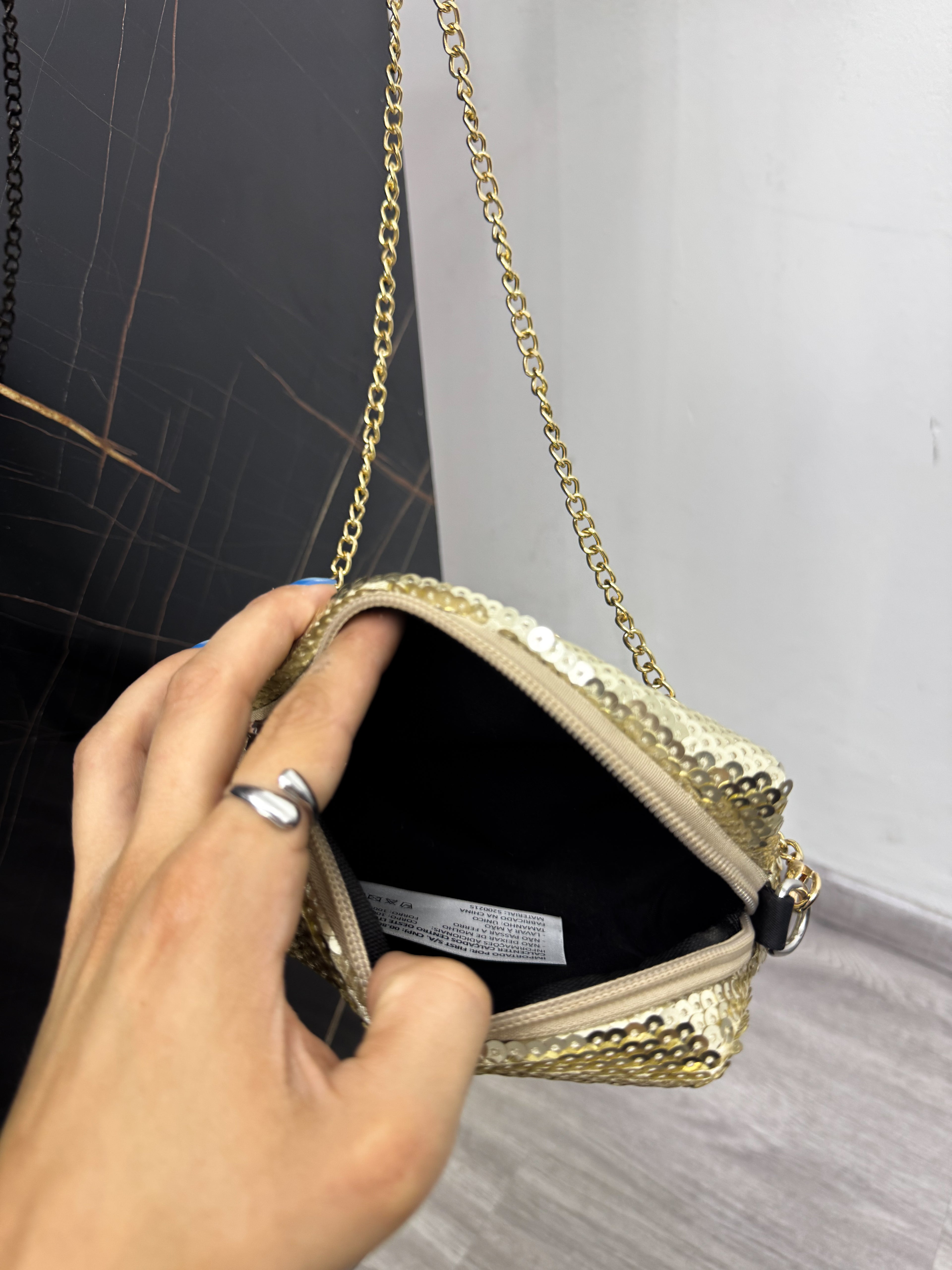 Carterita dorada de lentejuelas