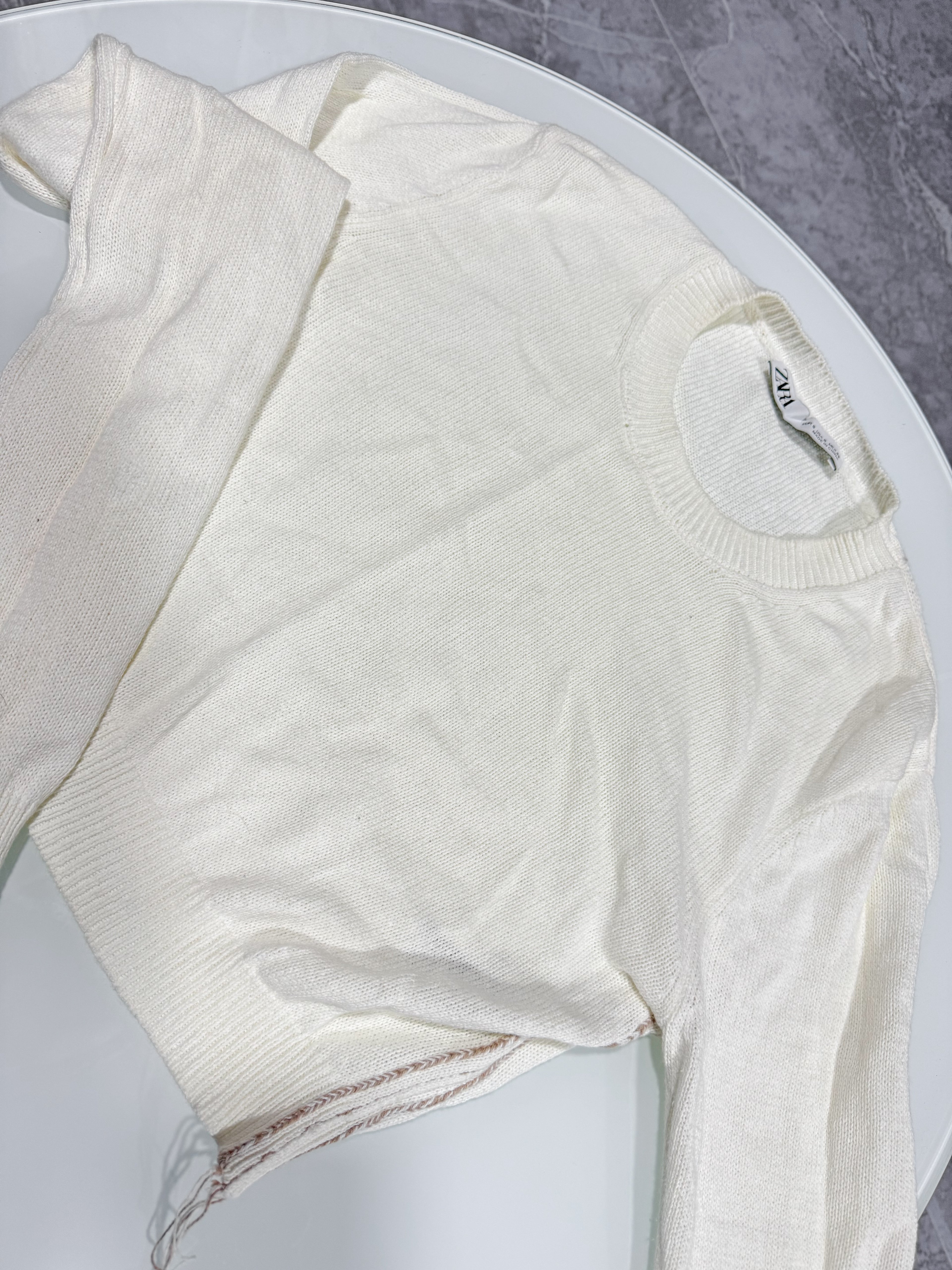 Buzo crop ZARA de hilo blanco