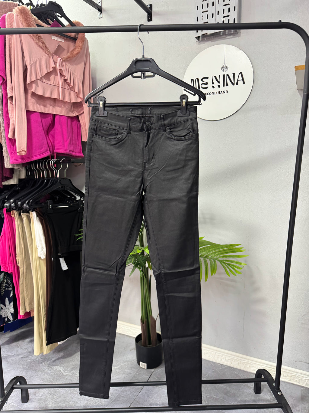 Pantalón eco cuero negro