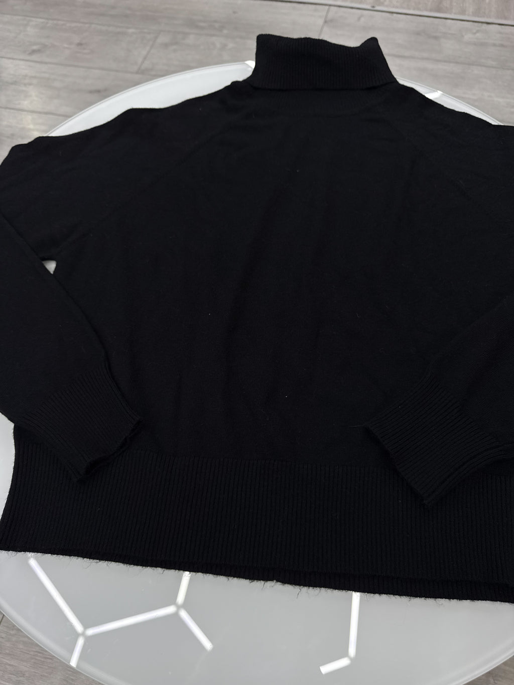Polera negra de hilo Renner talle M