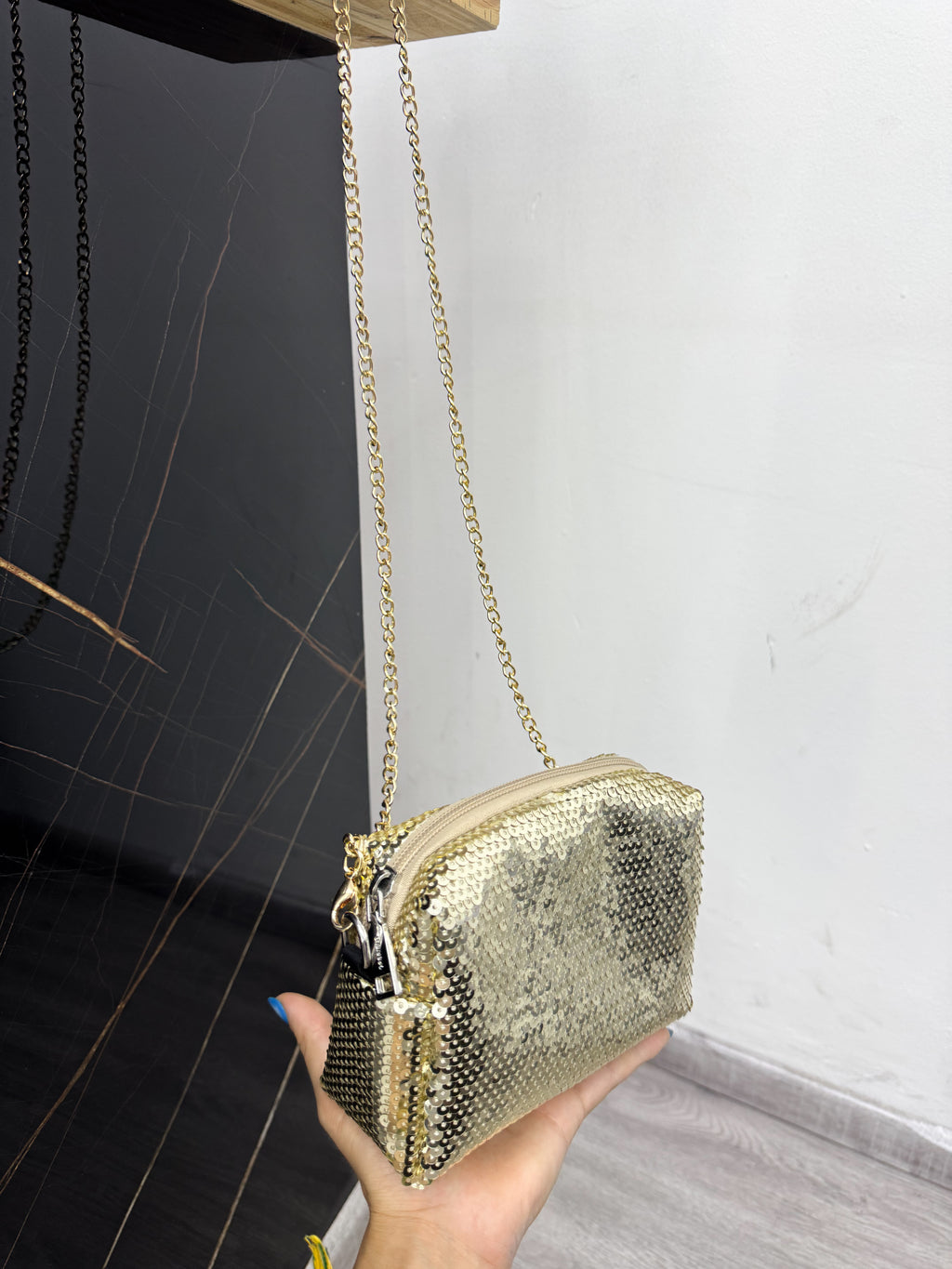Carterita dorada de lentejuelas
