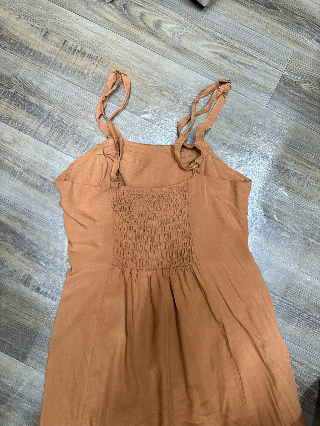 Vestido marrón con botones