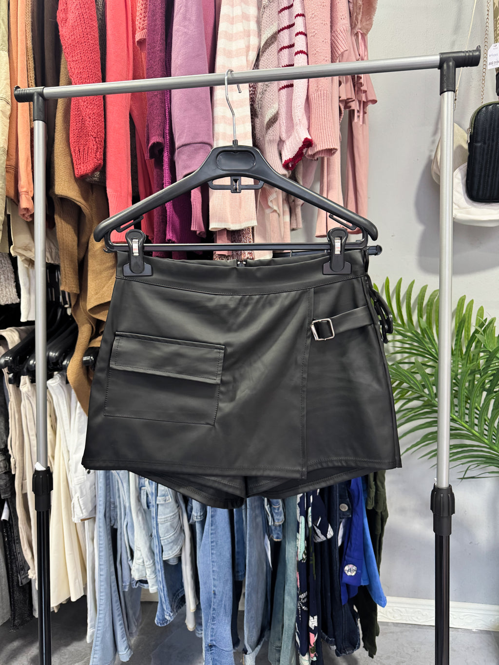 Short pollera eco cuero