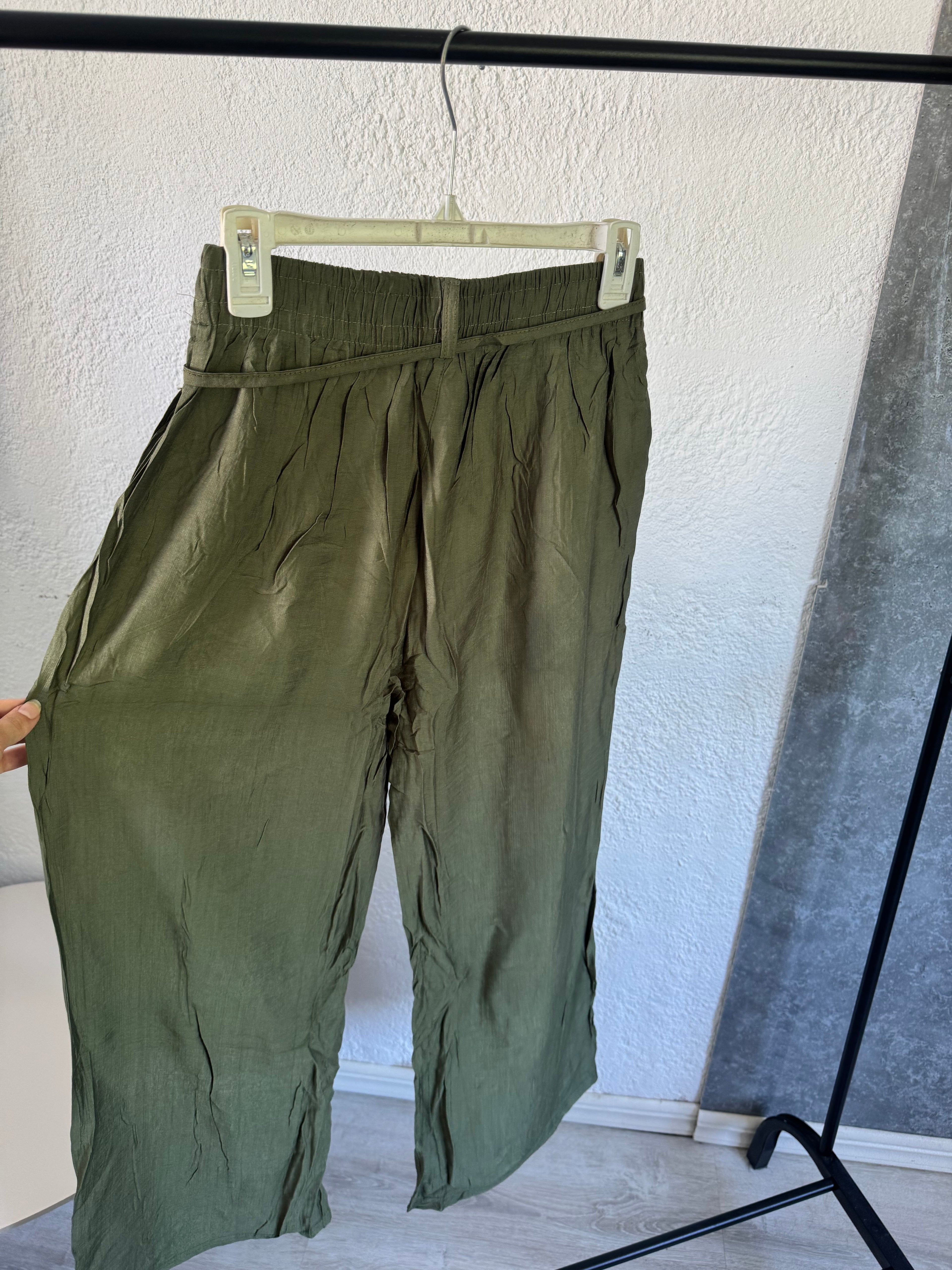 Pantalón NUEVO fresco color verde