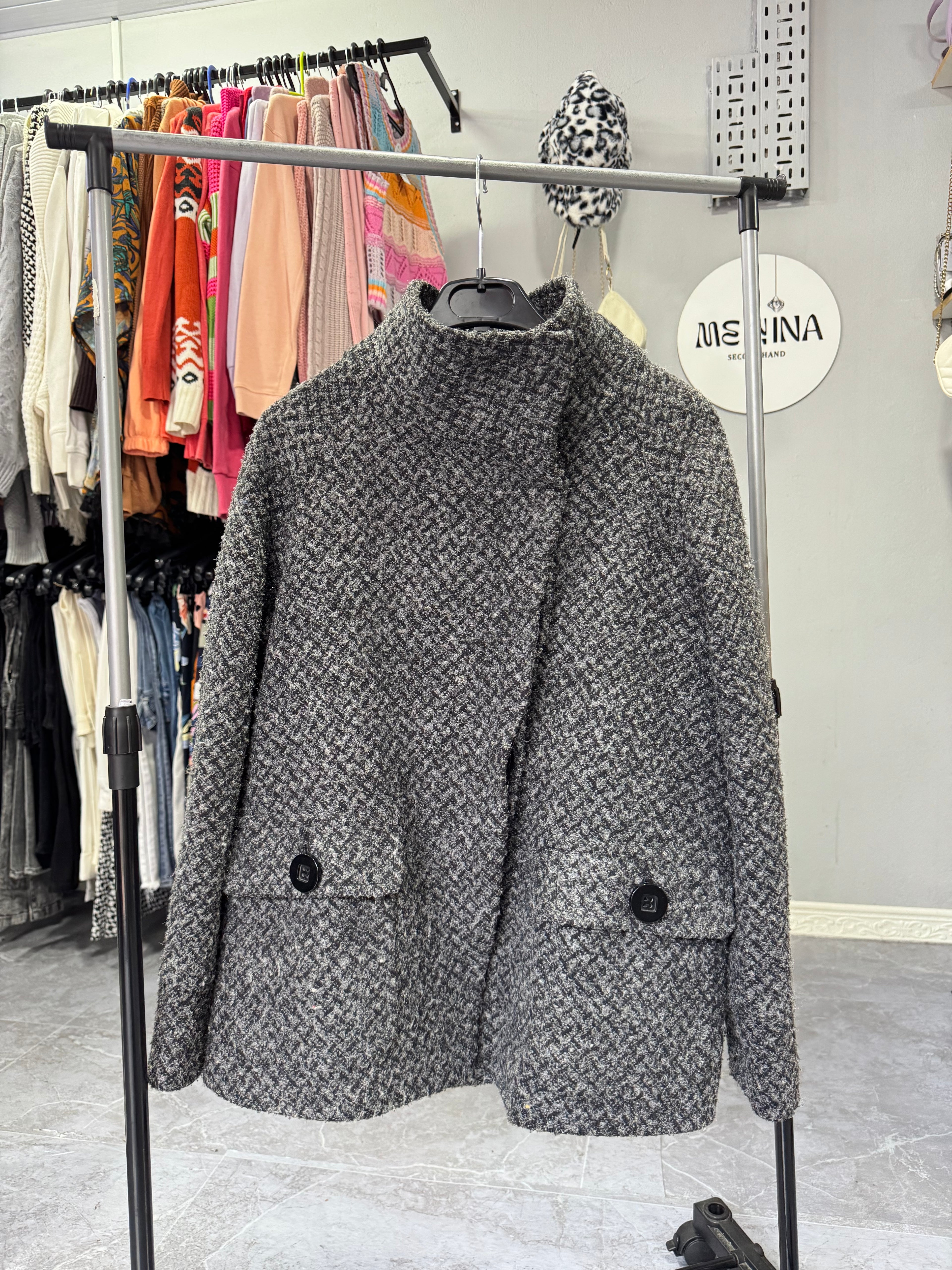 Tapado de paño gris con cuello