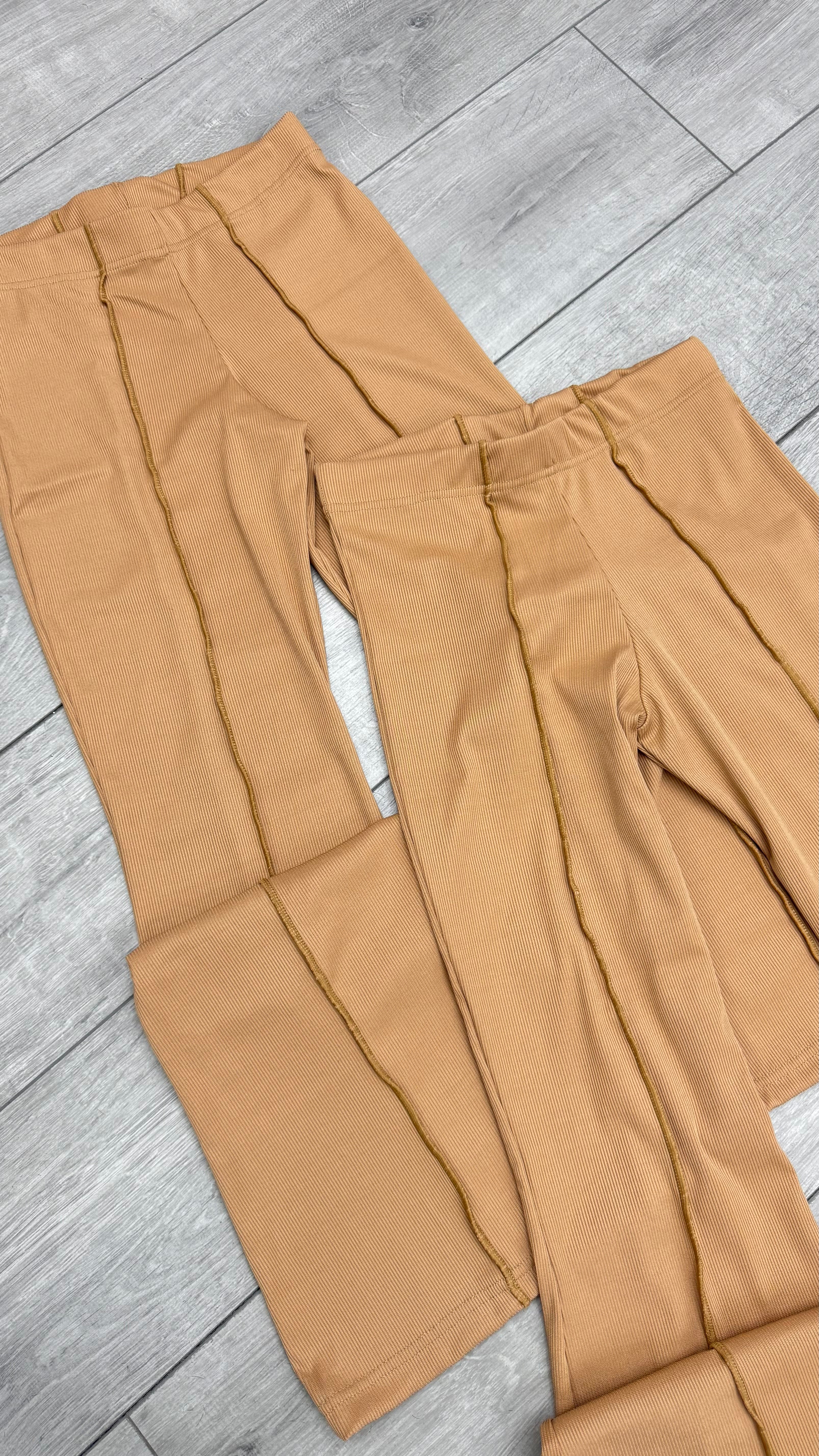 NUEVO Pantalón ancho tostado con costuras