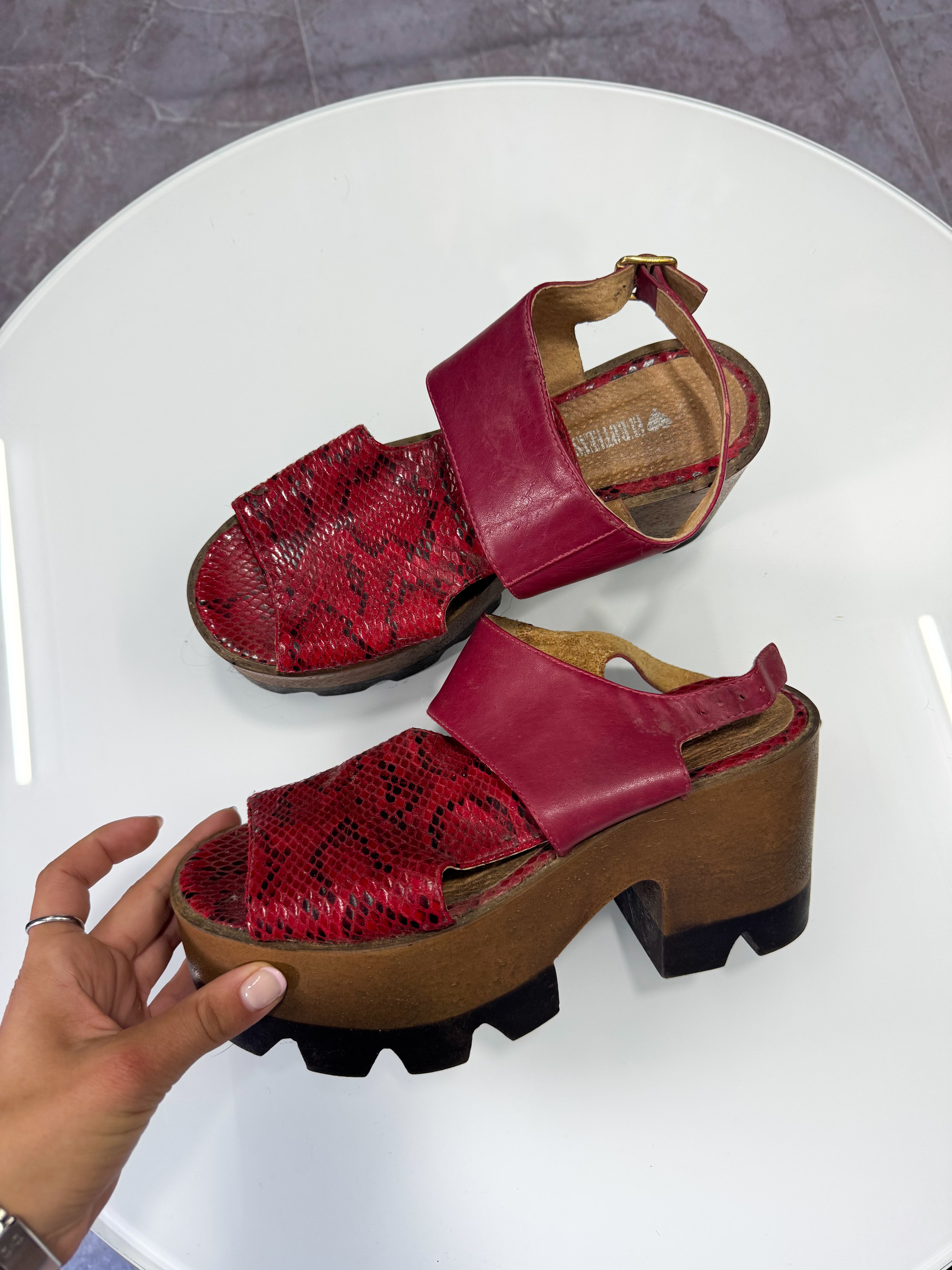 Sandalias rojas talle 37/38