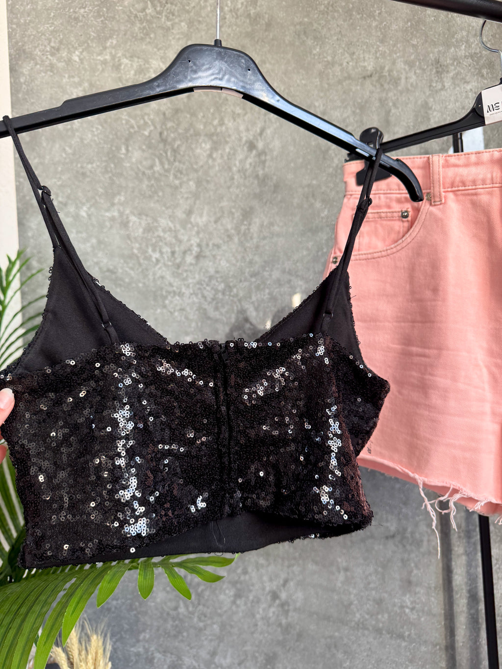 Top negro de lentejuelas