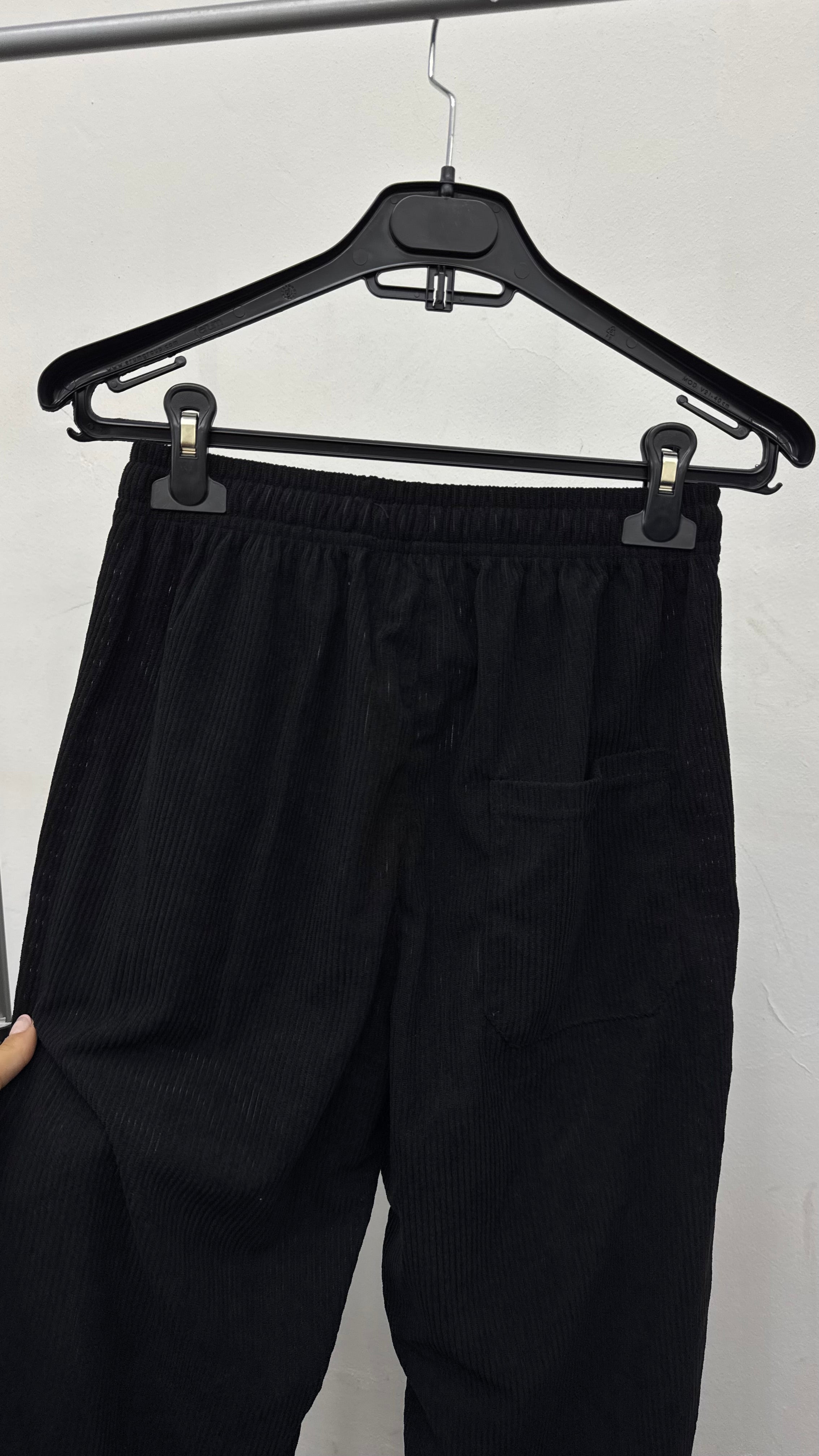 Pantalón negro NUEVO tipo pana