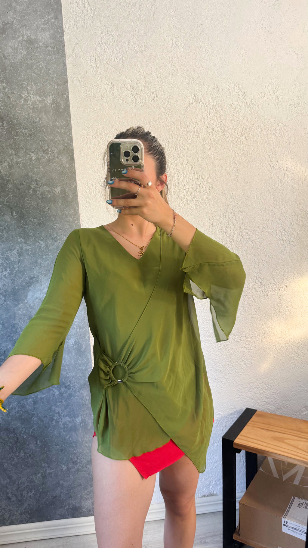 Blusa verde cruzada de gasa