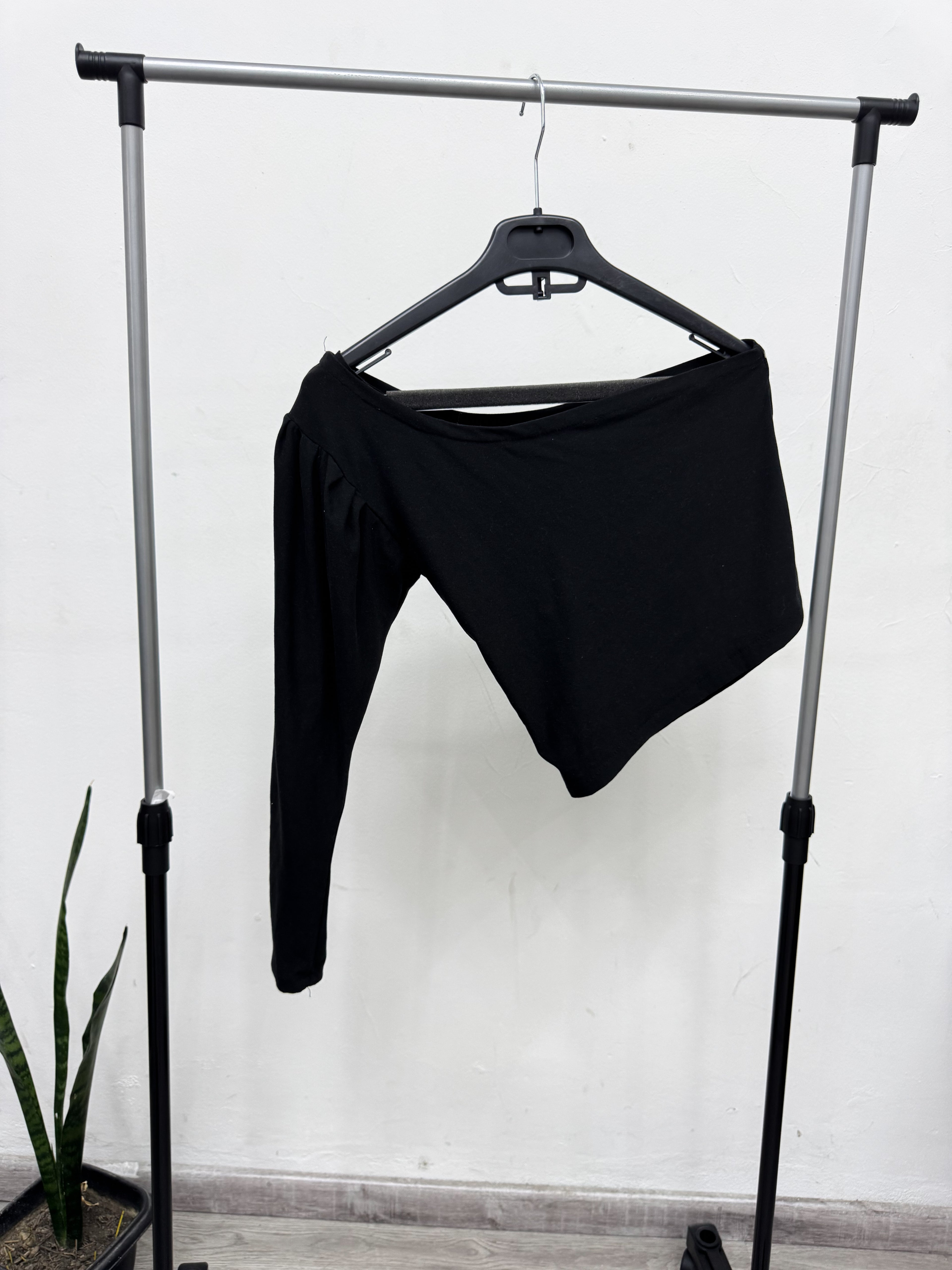 Top negro 1 manga con frunce