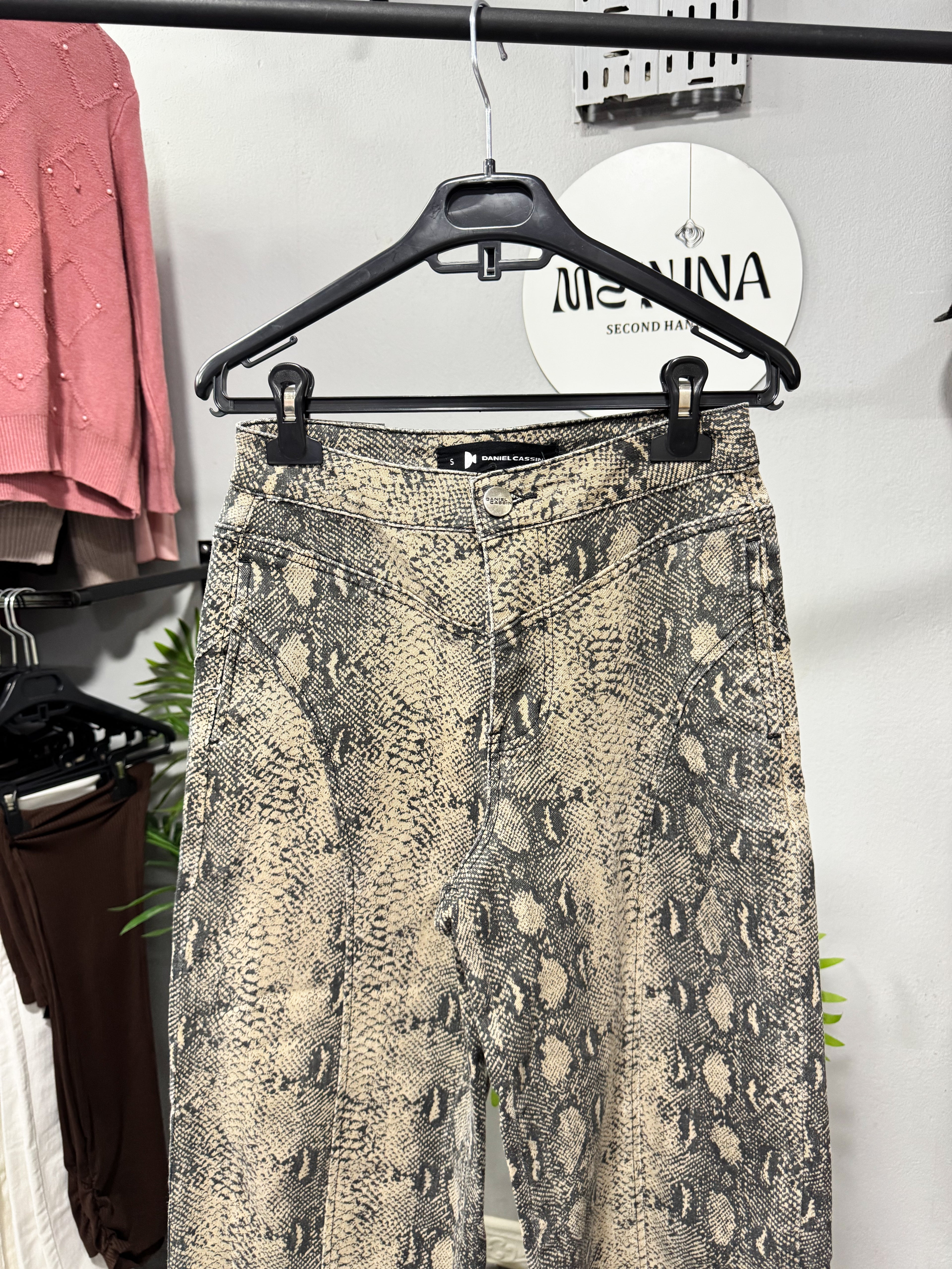 Pantalón serpiente ancho