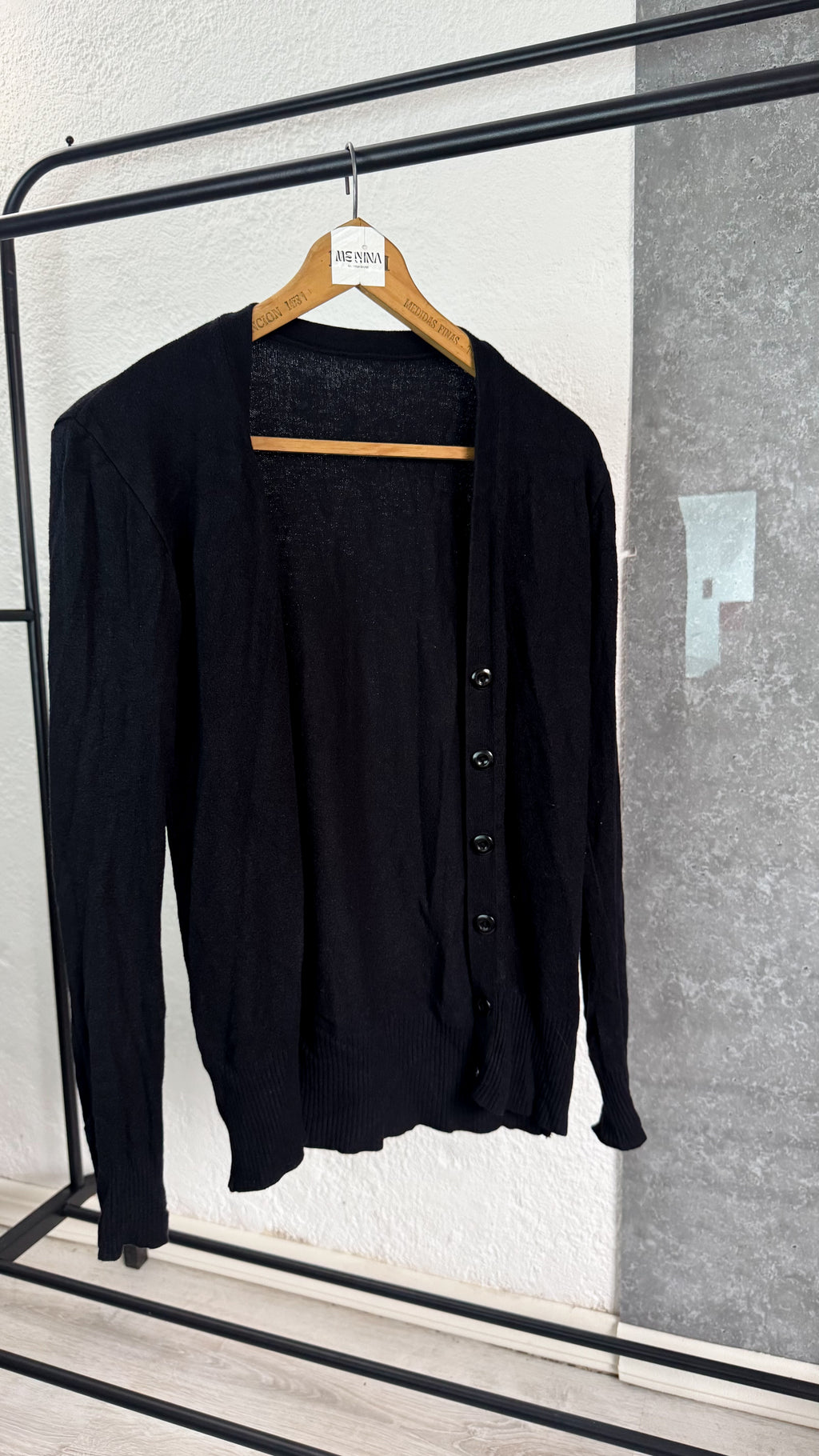 Saco negro con botones