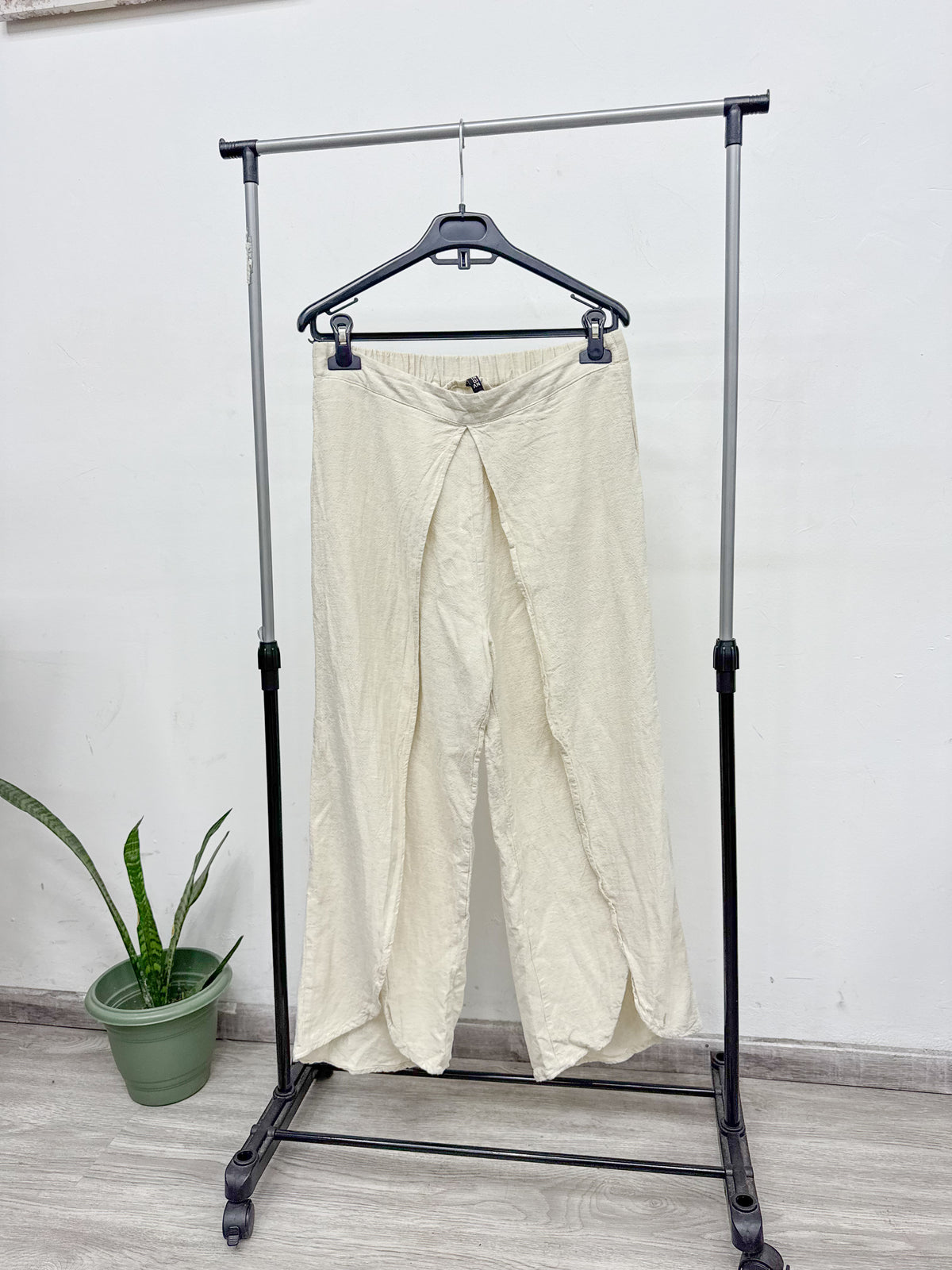 Pantalón beige de lino talle M