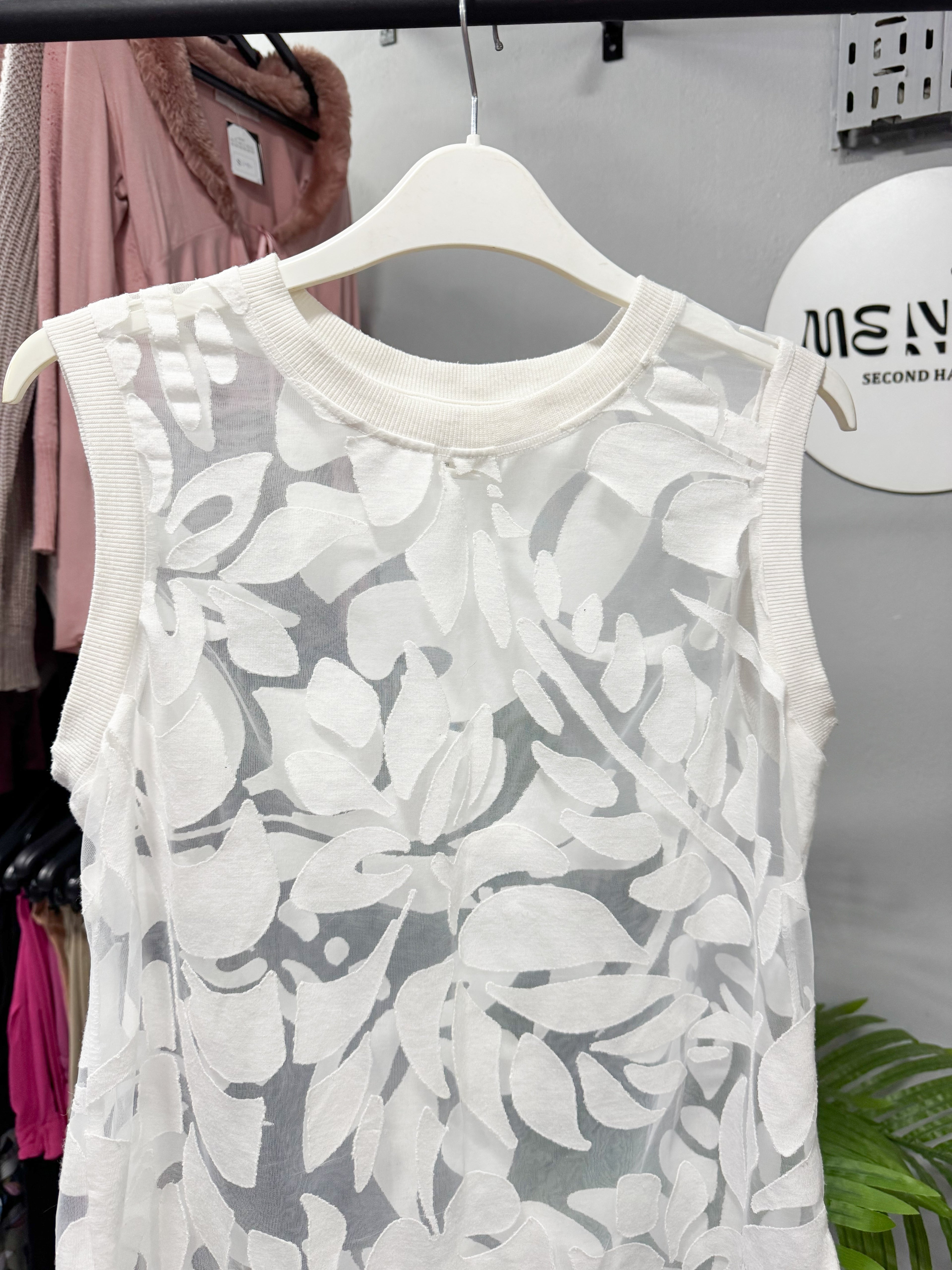 Musculosa blanca con transparencias