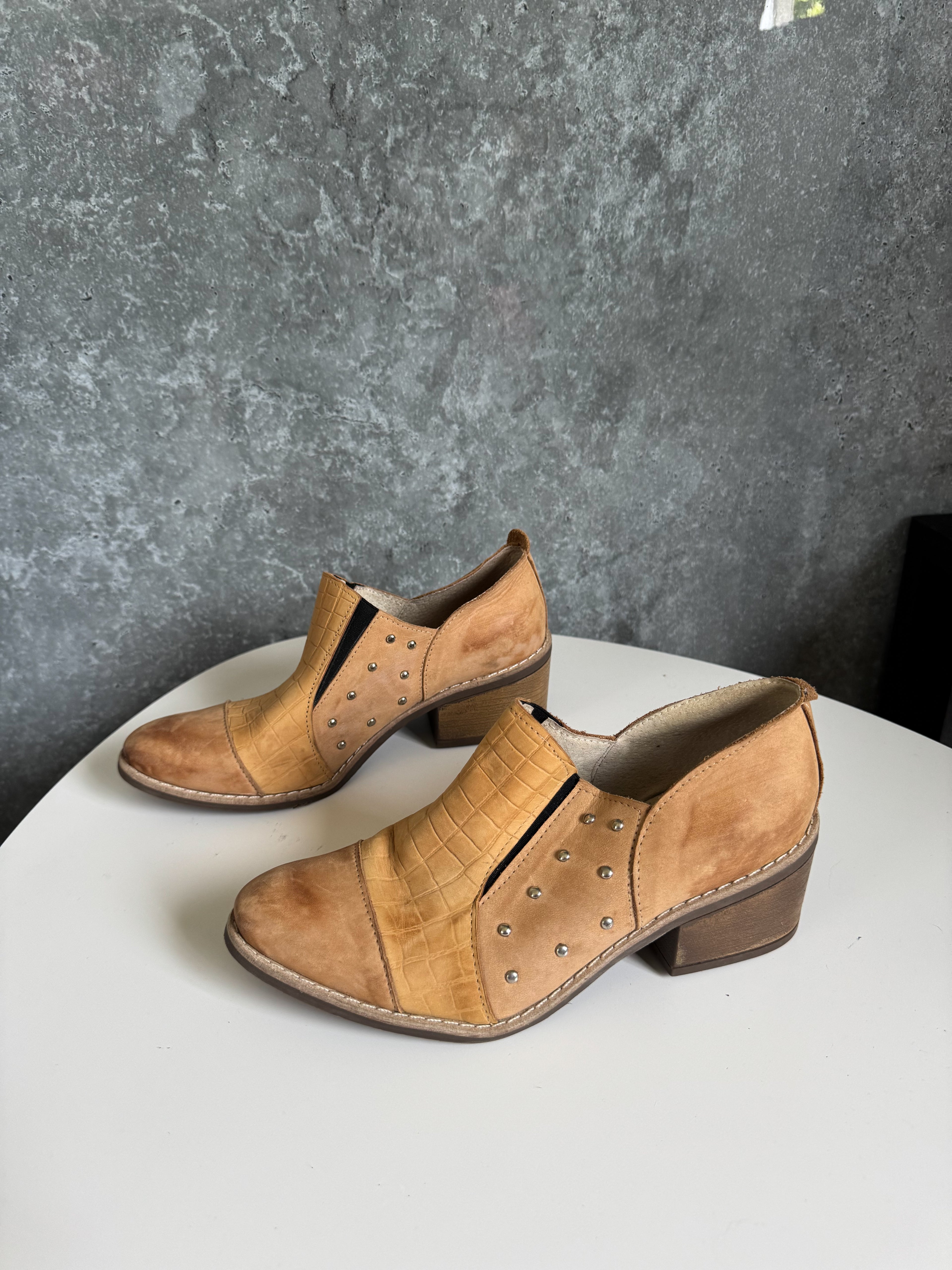 Botas de cuero marrones caña corta