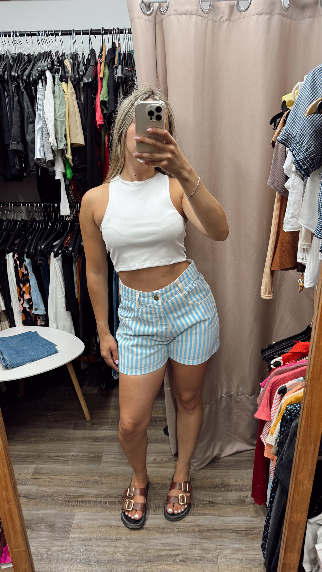 Short a rayas celestes