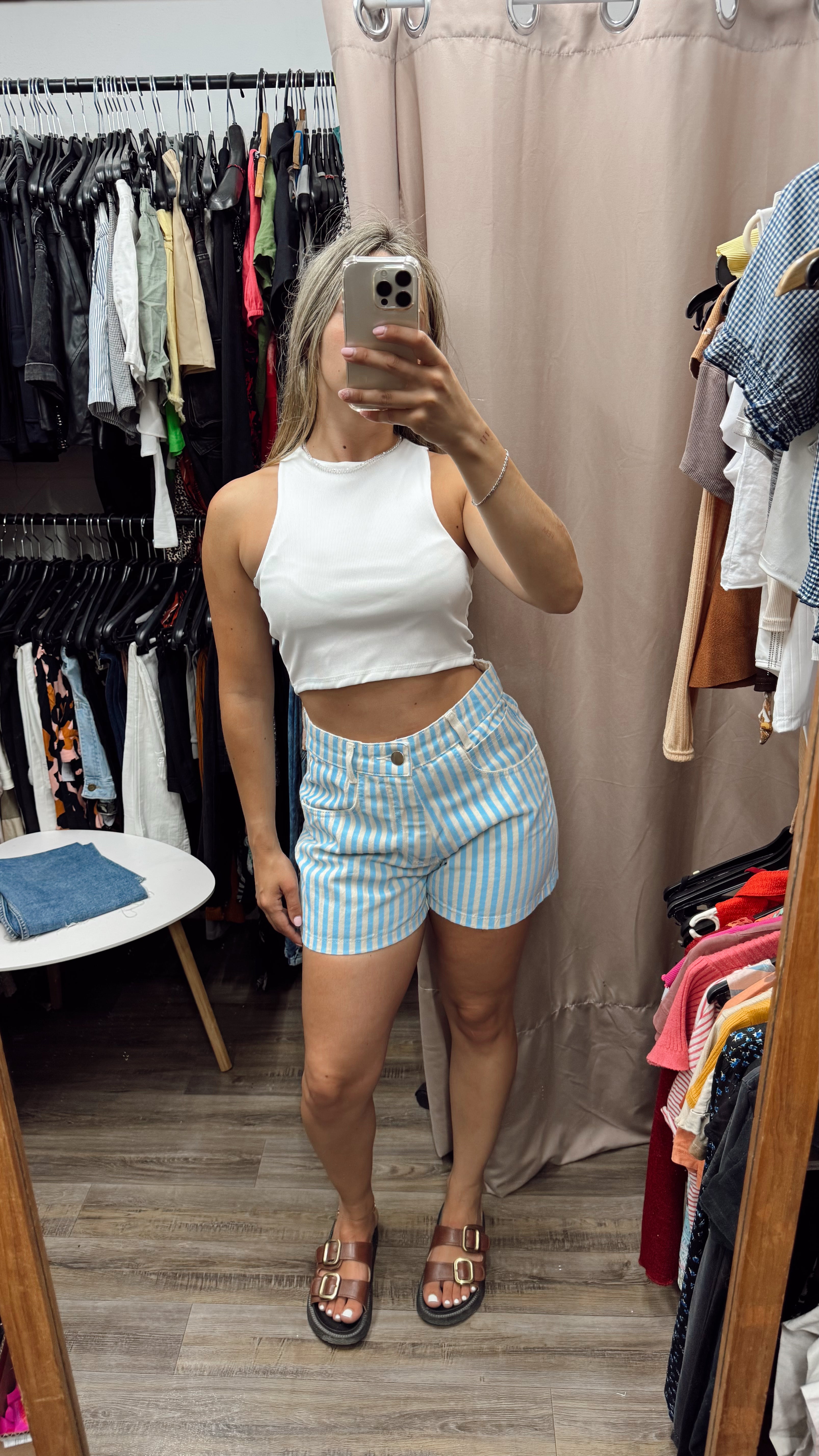 Short a rayas celestes