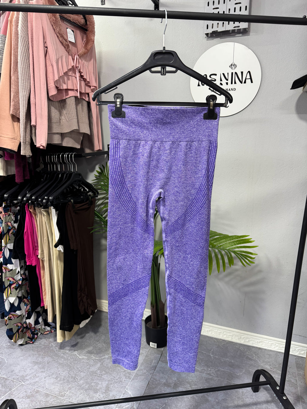 Calza levanta cola violeta